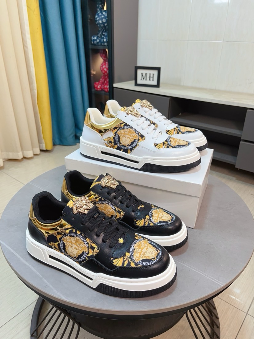 NO:350263,【versace】Versace’s latest model is carefully crafted and has aroused the whole audience!  The international brand is constantly innovating. This men's four-season casual shoes, cowhide upper sheepskin inner rubber non-slip sole, breathable and comfortable speaking with quality. Size 38-44, versace, versace, cowhide, sheepskin19860909【versace】范思哲最新款精心打造,引爆全场！不断创新的国际品牌 此款男士四季款休闲鞋,牛皮鞋面羊皮内里橡胶防滑大底,透气舒适以质量说话 码数38-44,,versace,versace,cowhide,sheepskin,Men's shoes