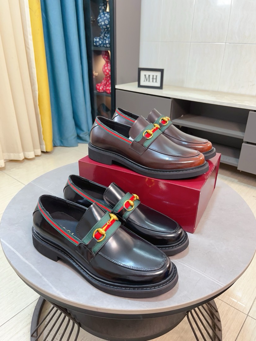 NO:353906,[GUCCI Gucci] The most popular classic of Gucci leather shoes. The official website is synchronized, and the upper uses Italian top layer cowhide, unique brand and unique craftsmanship. It highlights the hot style of the new year. Don’t hesitate, don’t hesitate anymore, you can buy it quickly. Digital 38--44,,gucci,cowhide19860909【GUCCI 古奇】古奇皮鞋最火爆的经典之做.官网同步,鞋面采用意大利头层牛皮牛皮内里,独特品牌独特工艺.彰显了新一年度的爆款风格.别再犹豫,别再徘徊,您也赶紧入手吧.数码38--44,,gucci,cowhide,Men's shoes