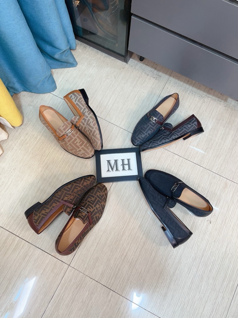 NO:353921,(High-end All Niuli) Fendi high-end formal casual leather shoes Italian original imported cowhide cowhide inner, atmospheric and avant-garde can no longer fully interpret its elegance. AAA-grade rubber outsole, super comfortable. The original cover of the counter guarantees its original style and quality. The simple upper ensures its comfort and breathability. A truly good shoe has its unique soul. Famous quality. The correct size 38-44 (45 customized),,fendi,cowhide19860909(高端 全牛里）芬迪高端正装休闲皮鞋 意大利原版进口牛皮面牛皮内里 大气前卫已经不能完全诠释了它的优雅 AAA级橡胶大底 超舒适 专柜原版套楦 保证了其原有版型及品质 鞋面简约 保证了其舒适及透气性 一双真正的好鞋才有它特有的灵魂 名门品质 正码 38-44（45定做）,,fendi,cowhide,Men's shoes