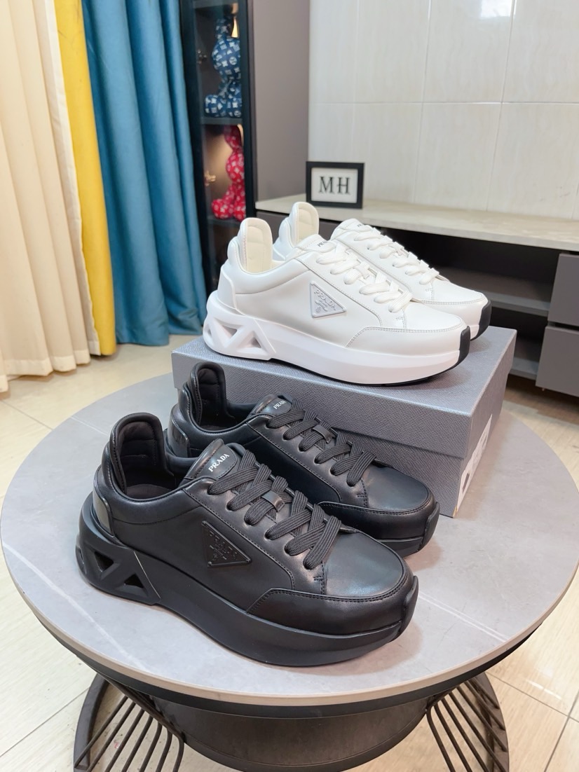 NO:358394,The new high-quality prada (Prada) counter is launched simultaneously. The new men's shoes and fabrics are selected for imported face nets and glue-dropping technology. Imported cowhide inner lining. High-end mold-opening anti-slip rubber sole, exquisite lines, simple and atmospheric, comfortable to go up and down, leisure and travel. Number of codes: 38-44,, prada, prada, cowhide19860909高品质新款prada(普拉达)专柜同步上市, 新款男鞋、面料精选进口面网配滴胶工艺.进口牛皮内里.高端开模防滑橡胶大底,精美线条、简约大气,上脚舒服上挡次、休闲旅游.码数:38一44,,prada,prada,cowhide,Men's shoes