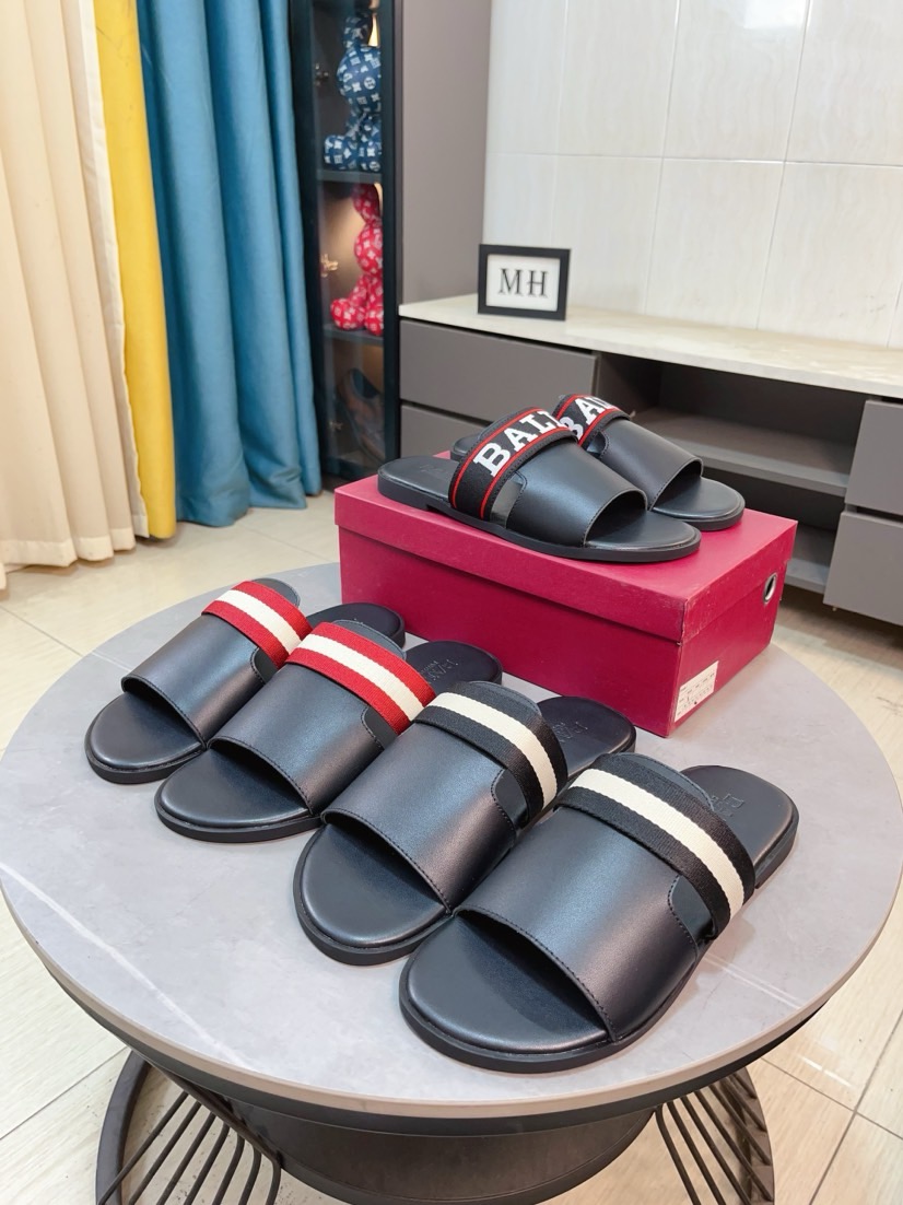 NO:346610,【Bally ~】The latest trendy slippers are on the market. The same style on the official website. The counter quality [strong][strong] Selected top-layer calfskin is casual and versatile. Fine workmanship. The materials are top-layer. Spot shoe sizes are 38 to 44, 45 customized., slippers, cowhide.19860909【Bally~】最新潮流款拖鞋上市 官网同款 专柜品质[强][强]精选头层小牛皮做工休闲百搭 做工精细 用料上层 现货鞋码38到44,45定做,,slippers,cowhide,Men's shoes