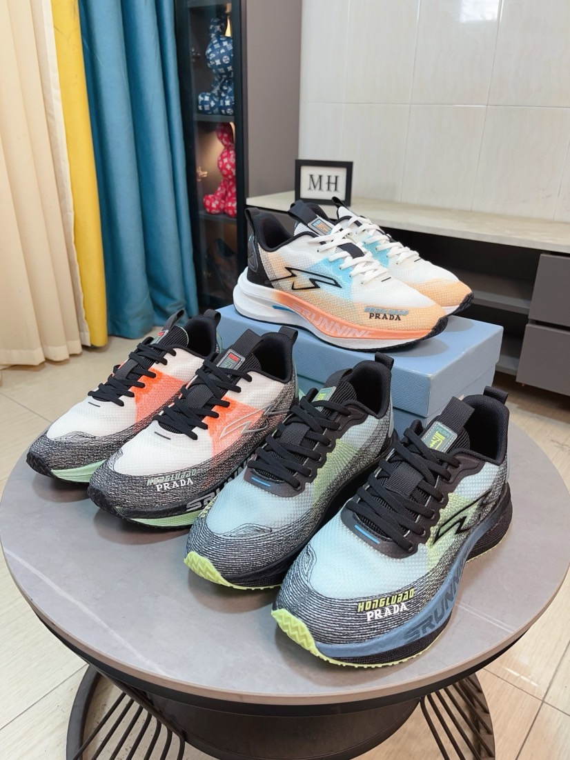 NO:348039,Prada's luxurious and fashionable high-end products, the perfect last and top-level hand-made make this shoe immediately create a strong aristocratic atmosphere. Imported top layer cowhide with Brock carving craft cowhide Neli French imported leather shoes special rubber combination outsole color mysterious black code number 38~44, prada, prada, cowhide19860909普拉达〈prada〉奢华时尚的高端产品完美的楦型加上顶级的手工制作,使得本款鞋子立马形成了一股浓郁的贵族气息.进口头层牛皮搭配布洛克雕花工艺牛皮内里法国进口皮鞋专用橡胶组合大底颜色神秘黑码数38～44,,prada,prada,cowhide,Men's shoes