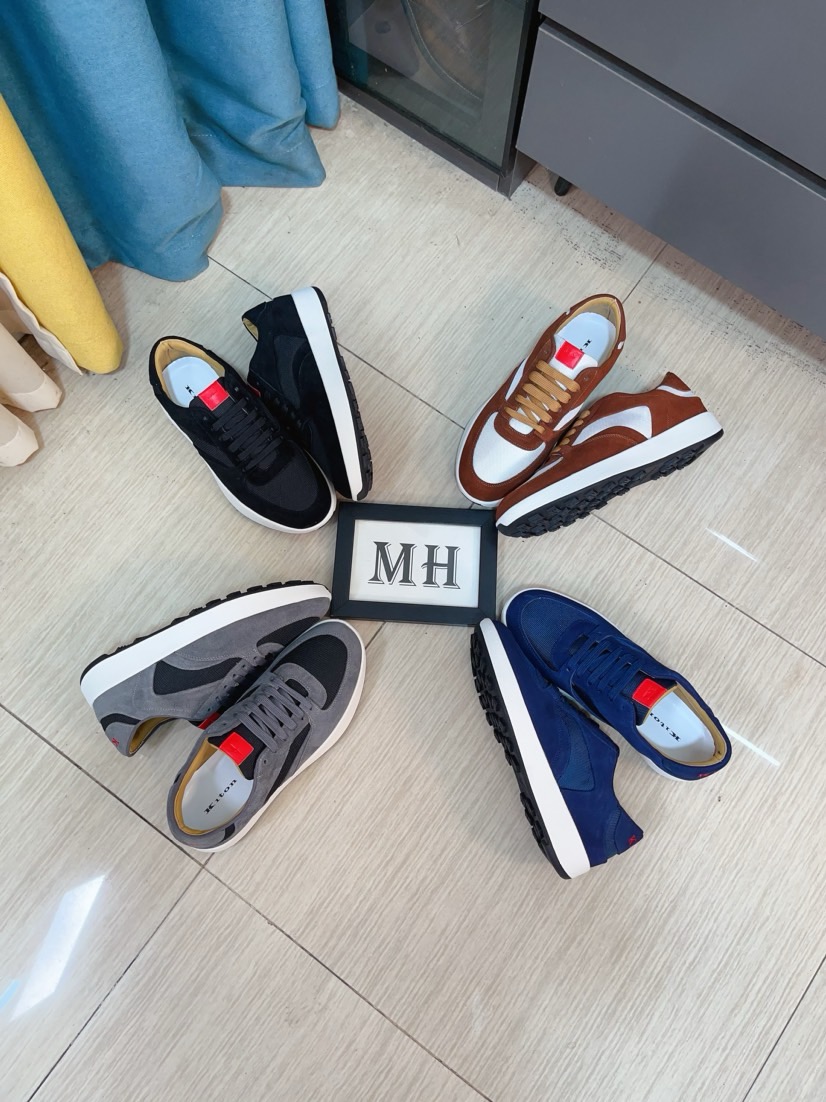 NO:351123,Kiton Men's New Casual Sports Shoes Kiton is one of the famous top handmade shoe brands in Italy, the perfect combination of traditional craftsmanship and natural beauty. It uses suede cowhide leather spliced ​​nylon fabric mesh upper, the fabric tongue is embossed with leather logo, the heel is decorated with contrasting LOGO embroidered logo, paired with soft calfskin lining, embossed logo cowhide foot pads, two-color rubber outsole, comfortable foot feeling and excellent breathability!  Classic sporty style, simple and versatile style, with a full set of original packaging!  size38-44,,sneakers,cowhide19860909Kiton男士新款休闲运动鞋 Kiton是意大利著名的顶级手工鞋品牌之一,传统工艺与自然之美的完美结合.采用绒面牛皮革拼接尼龙织物网眼鞋面,织物鞋舌缀以皮革徽标,后跟饰以撞色LOGO刺绣标识,搭配柔软本蒅小牛皮内里,压纹徽标牛皮垫脚,双色橡胶大底,脚感舒适,透气性能绝佳！经典运动版型,款式简约百搭,配全套原包装！size38-44,,sneakers,cowhide,Men's shoes