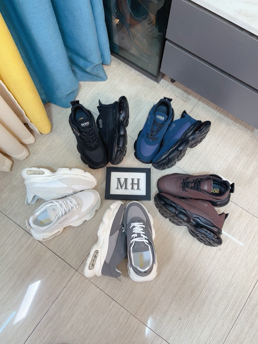 NO:352968,【boss】 With classic design, it has become a fashion darling that never ends. The upper is made of top-grade reverse velvet leather and tarp fabric, and the brand logo embellishes to highlight the brand's charm; the brand's special sole in the top layer of genuine leather [Sun] [Sun] brand, wear-resistant, lightweight, size: 38-44,19860909【boss】 以经典的设计成为永不落幕的时尚宠儿,经典的休闲造型.鞋面采用顶级反绒皮搭配防水布 品牌logo点缀 彰显品牌魅力；头层真皮里[太阳][太阳]品牌专用大底,耐磨,轻便,码数:38-44,,Men's shoes