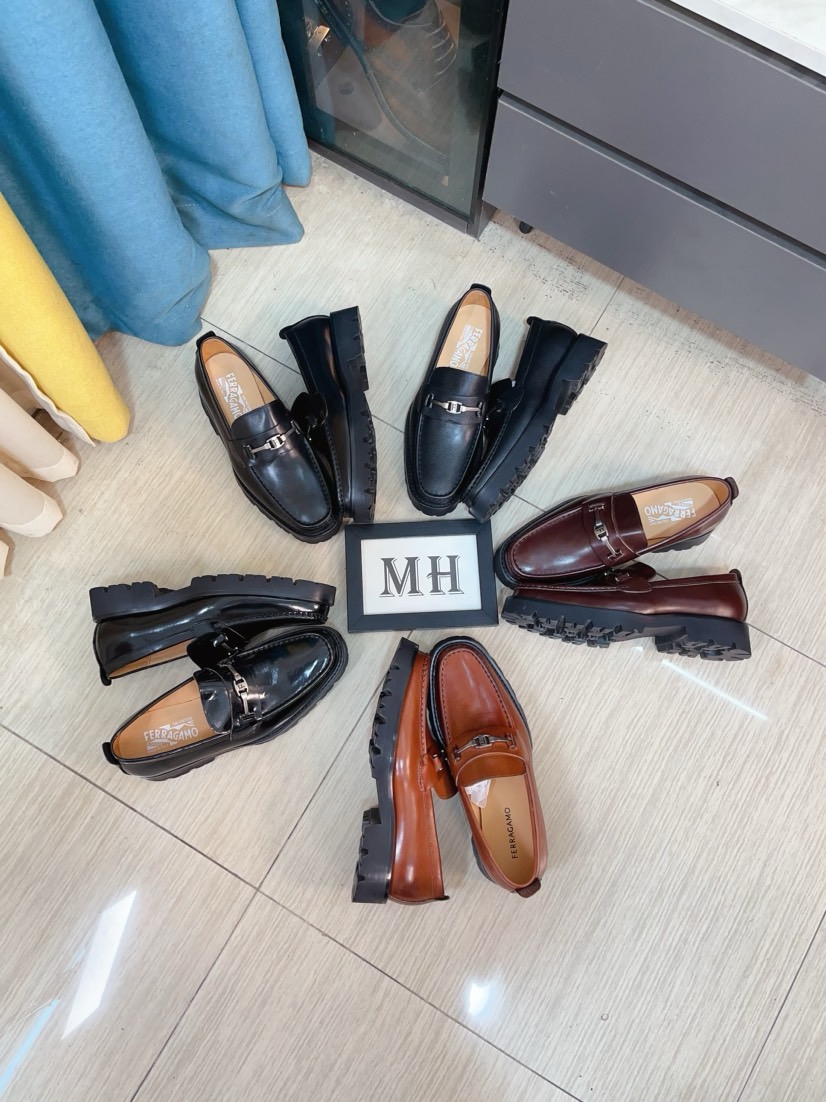 NO:355040,[Ferragamo] The original single upper is replica, which is also the original single product. Super domineering. The upper is made of high-quality cowhide leather and formal business leather shoes. It is made of genuine leather inside and outside. Niuli (refuse to undress the feet), simple and generous and super versatile. The fine upper is carefully designed by hand. The original single replica is cool. Lazy foot slippers. High-quality board shoes, men's shoes size 38-44, ferragamo, cowhide19860909【菲拉格慕】原单鞋面复刻 更是原单货 超级霸气 鞋面采用优质牛皮皮料正装商务皮鞋 内外全真皮制作,牛里（拒绝脱色磨脚）,简单大方超级百搭 鞋面精片经过人工精心设计 原单复刻而上酷毙了 懒人套脚便鞋 高品质板鞋,男鞋码数38-44,,ferragamo,cowhide,Men's shoes