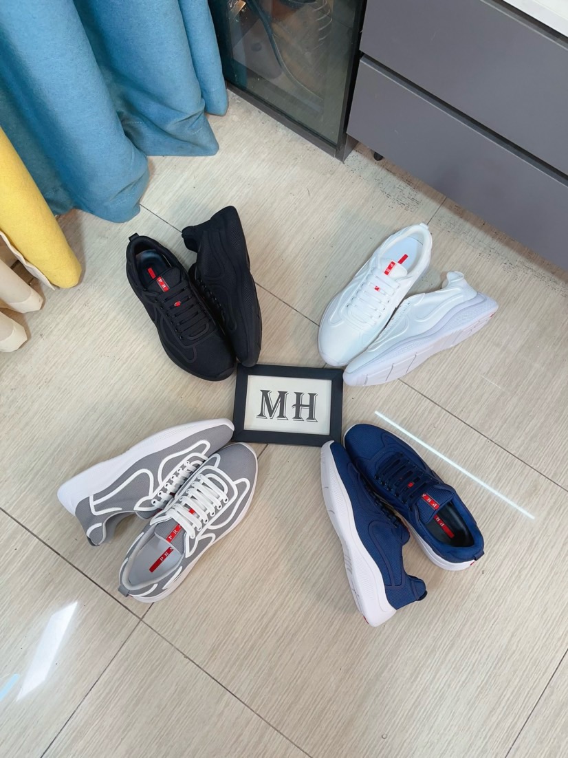 NO:344615,Prada's luxurious and fashionable high-end products, the perfect last and top-level hand-made make this shoe immediately create a strong aristocratic atmosphere. Imported top layer cowhide with Brock carving craft genuine leather inner li French imported leather shoes special rubber combination outsole color mysterious black code number 38~44, prada, prada, cowhide19860909普拉达〈prada〉奢华时尚的高端产品完美的楦型加上顶级的手工制作,使得本款鞋子立马形成了一股浓郁的贵族气息.进口头层牛皮搭配布洛克雕花工艺真皮内里法国进口皮鞋专用橡胶组合大底颜色神秘黑码数38～44,,prada,prada,cowhide,Men's shoes