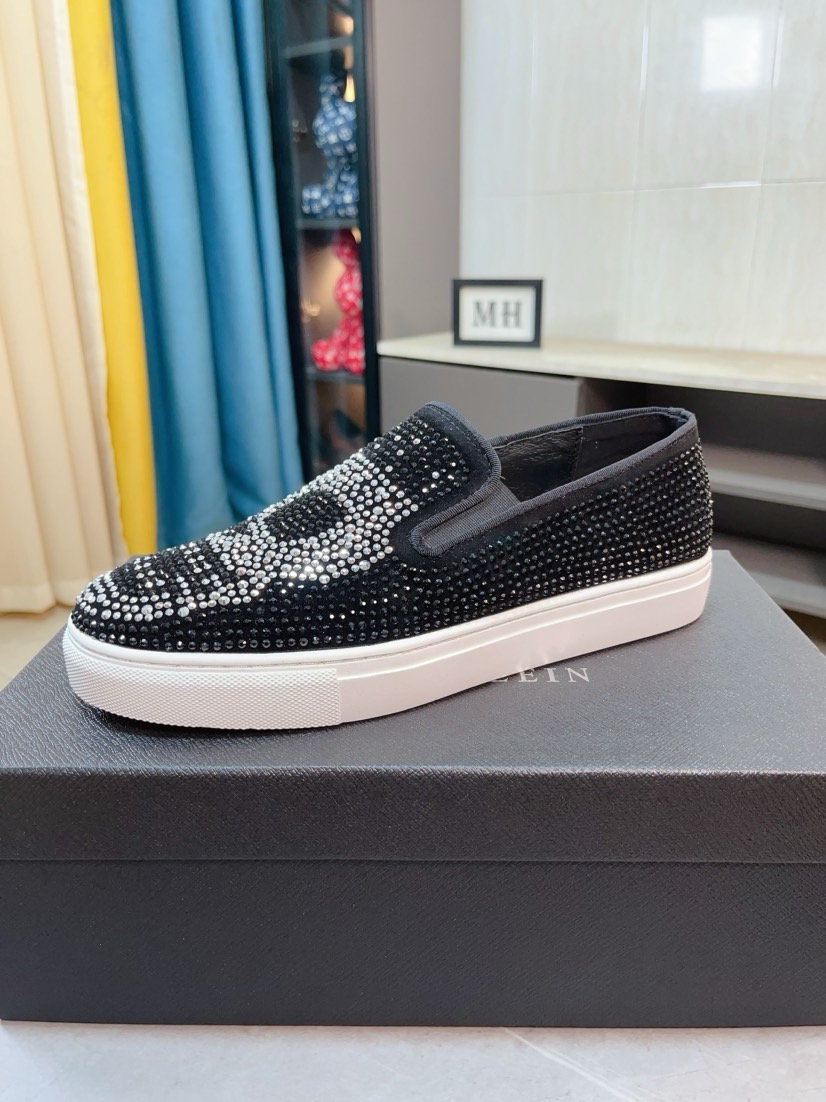 NO:558033,[PP] Spring and summer new slip-on loafers with cartoon characters, Fendi F's low-top trendy men's shoes, the upper is made of Italian imported sheep velvet leather with Galeries Lafayette embroidered leather, full pigskin lining, and original rubber non-slip outsole!  The style is high-profile and elegant, and the footwear is versatile and fashionable. A large number of ready-made pictures will be sold!  38-44,,,fendi,fendi,loafers,sheep19860909【PP】春夏新款套脚乐福鞋卡通人物款 芬迪F家低帮潮流爆款男鞋,鞋面采用意大利进口羊猄绒皮搭配老佛爷刺绣皮料,全猪皮内里,原版橡胶防滑大底！款式高调大气,上脚百搭时尚,大量现货转图必卖！38-44,,,fendi,fendi,loafers,sheep,Men's shoes