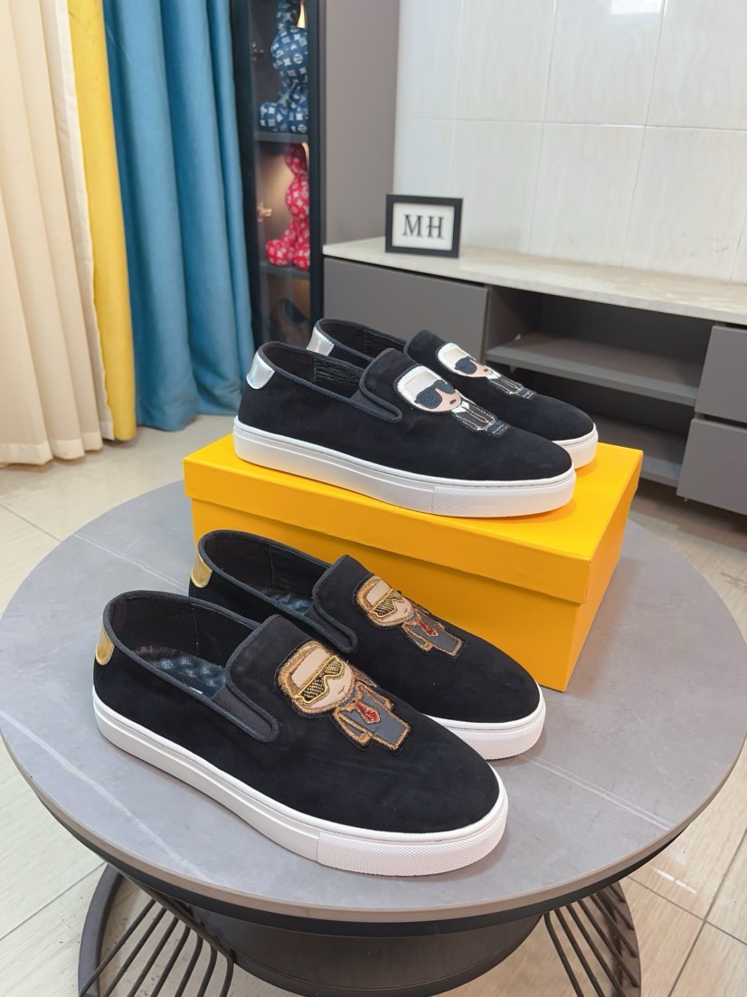 NO:558046,[FENDI] Fendi's new spring and summer slip-on loafers with cartoon characters. Fendi F's low-cut trendy men's shoes. The uppers are made of sheep suede leather imported from Italy with Galeries Lafayette embroidered leather. The lining is full of pigskin and the original rubber non-slip outsole!  The style is high-profile and elegant, and the footwear is versatile and fashionable. A large number of ready-made pictures will be sold!  38-44,,,fendi,fendi,fendi,loafers,sheep19860909【FENDI】芬迪春夏新款套脚乐福鞋卡通人物款 芬迪F家低帮潮流爆款男鞋,鞋面采用意大利进口羊猄绒皮搭配老佛爷刺绣皮料,全猪皮内里,原版橡胶防滑大底！款式高调大气,上脚百搭时尚,大量现货转图必卖！38-44,,,fendi,fendi,fendi,loafers,sheep,Men's shoes