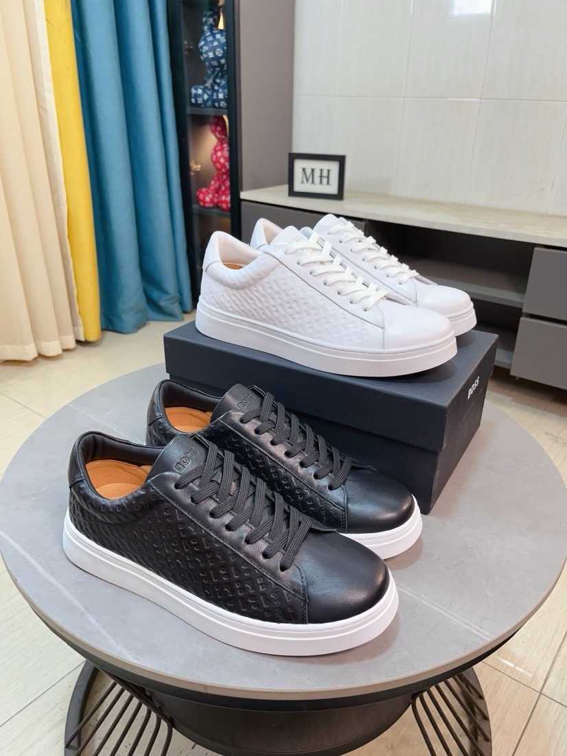 NO:350640,【boss】 With classic design, it has become a fashion darling that never ends. The upper is made of top-grade reverse velvet leather and tarp fabric, and the brand logo embellishes to highlight the brand's charm; the brand's special sole in the top layer of genuine leather [Sun] [Sun] brand, wear-resistant, lightweight, size: 38-44,19860909【boss】 以经典的设计成为永不落幕的时尚宠儿,经典的休闲造型.鞋面采用顶级反绒皮搭配防水布 品牌logo点缀 彰显品牌魅力；头层真皮里[太阳][太阳]品牌专用大底,耐磨,轻便,码数:38-44,,Men's shoes