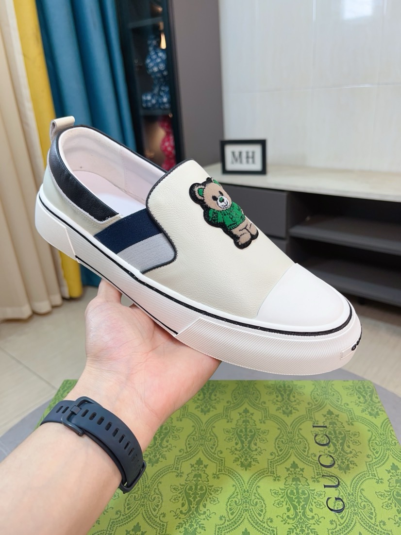 Мужские слипоны Gucci белые с аппликацией
