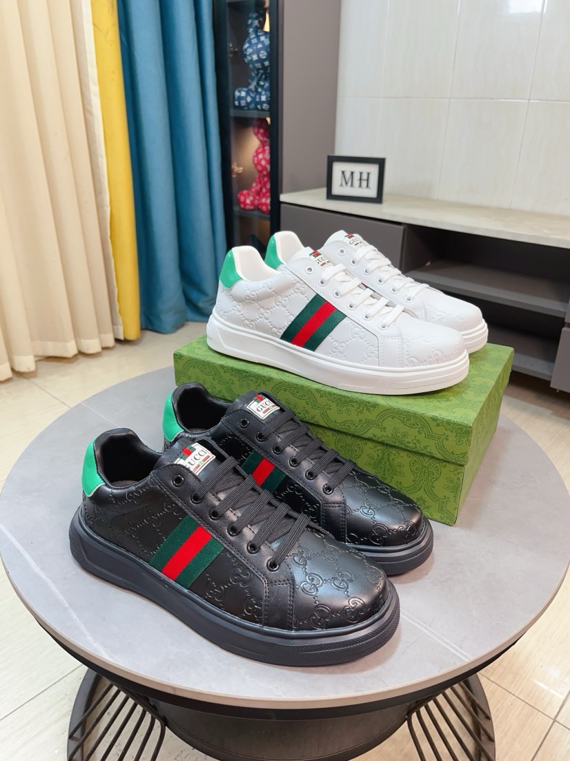 NO:355064,[GUCCI] Gucci Spring and Summer New Foot-Seam Loafer Cartoon Character Model Fendi Fendi F Home Low-top Fashion Hot Men's Shoes, the upper is made of Italian imported sheep velvet leather with Lafayette embroidered leather, full pig leather lining, original rubber anti-slip sole!  The style is high-profile and elegant, and the foot is versatile and fashionable. A large number of spot photos must be sold!  38-44,,,fendi,gucci,fendi,loafers,sheep19860909【GUCCI】古奇春夏新款套脚乐福鞋卡通人物款 芬迪F家低帮潮流爆款男鞋,鞋面采用意大利进口羊猄绒皮搭配老佛爷刺绣皮料,全猪皮内里,原版橡胶防滑大底！款式高调大气,上脚百搭时尚,大量现货转图必卖！38-44,,,fendi,gucci,fendi,loafers,sheep,Men's shoes