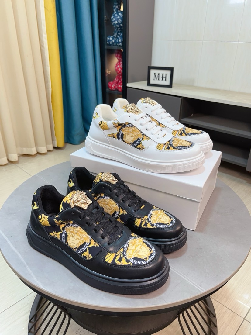 NO:355110,【versace】Versace’s latest model is carefully crafted and has aroused the whole audience!  The international brand is constantly innovating. This men's four-season casual shoes, cowhide upper sheepskin inner rubber non-slip sole, breathable and comfortable speaking with quality. Size 38-44, versace, versace, cowhide, sheepskin19860909【versace】范思哲最新款精心打造,引爆全场！不断创新的国际品牌 此款男士四季款休闲鞋,牛皮鞋面羊皮内里橡胶防滑大底,透气舒适以质量说话 码数38-44,,versace,versace,cowhide,sheepskin,Men's shoes