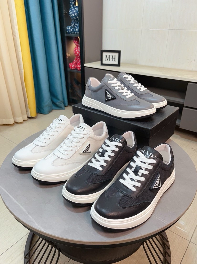 NO:555456,High-quality new Prada (Prada) counters are on the market simultaneously. New men's shoes and fabrics are selected from imported mesh with glue-spraying technology. Imported cowhide lining. High-end open-molded non-slip rubber outsole, exquisite lines, simple and elegant, comfortable and high-end for leisure travel. Size: 38 to 44,, prada, prada, cowhide19860909高品质新款prada(普拉达)专柜同步上市, 新款男鞋、面料精选进口面网配滴胶工艺.进口牛皮内里.高端开模防滑橡胶大底,精美线条、简约大气,上脚舒服上挡次、休闲旅游.码数:38一44,,prada,prada,cowhide,Men's shoes