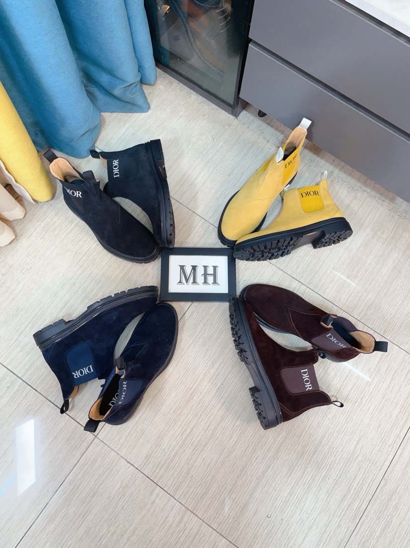 NO:555792,[Dior] Dior's new high-top imported first-layer frosted cowhide leather lining, designed by European and American masters, perfect shape to create counter quality, solid color wear-resistant outsole, original quality, very unique and beautiful design, super versatile and very comfortable. High-end without losing taste, fashionable, cold-proof and warm!  Absolute focus 38-44 size,,dior,dior,cowhide19860909【Dior】迪奥高帮新品进口头层磨砂牛皮 皮里,欧美大师设计 完美造型打造专柜品质,纯色生耐磨大底,原单品质,设计上很独特的美,超级百搭也很舒服的.高档不失品味,时尚、防寒保暖！绝对的焦点38-44码,,dior,dior,cowhide,Men's shoes