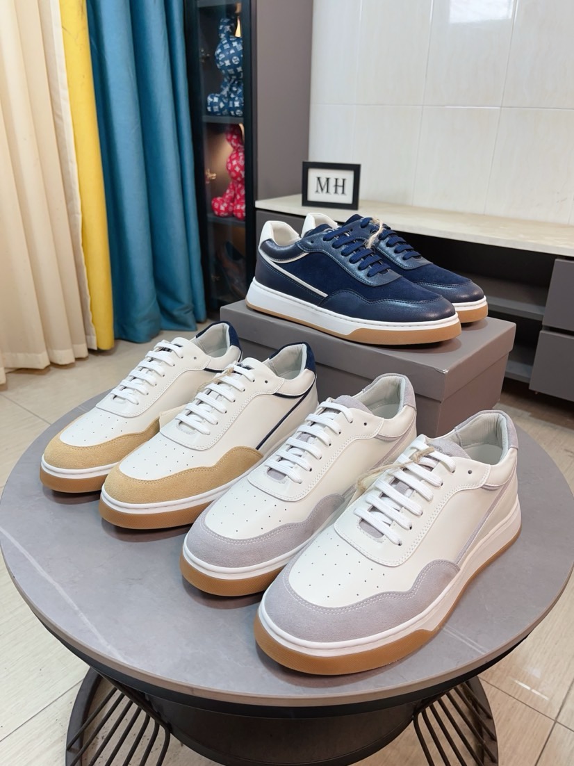 NO:556763,Brunello Cucinelli ss spring and summer new models are shipped, referred to as BC. This brand is the world's top luxury brand from Italy. It is known as the 'King of Cashmere' and 'the world's true luxury' for low-key luxury. The upper is top-quality cashmere + high mercerized elk leather.  The inner lining is made of white benzene-dyed special calfskin + 0.5mm circular punching design. The foot pads are made of high-elastic foam and are aligned with the cowhide lining. They are comfortable, breathable and non-stuffy, and do not fade or slip. The environmentally friendly and harmless T+ outsole is formed in one piece. It is clean and does not need to be glued. The texture is overwhelming and you can see the luxury. Packaging: Size 39-44, (38, 45 custom-made), brunello cucinelli, cowhide19860909Brunello Cucinelli ss春夏新款出货 简称BC 此品牌是来自意大利的世界顶级奢侈品牌,被誉为低调奢华的 “山羊绒之王” 和 “界真正的奢侈品”.鞋面顶级羊绒+高丝光麋皮 内里是本白色苯染专用小牛皮+0.5mm圆形冲孔设计,脚垫高弹发泡与牛里对贴,上脚舒服透气不闷脚,不掉色,不打滑,环保无害T+大底一体成型,干净不开胶.质感爆棚 看得见的奢华 包装 尺码39-44,(38,45定做),,brunello cucinelli,cowhide,Men's shoes