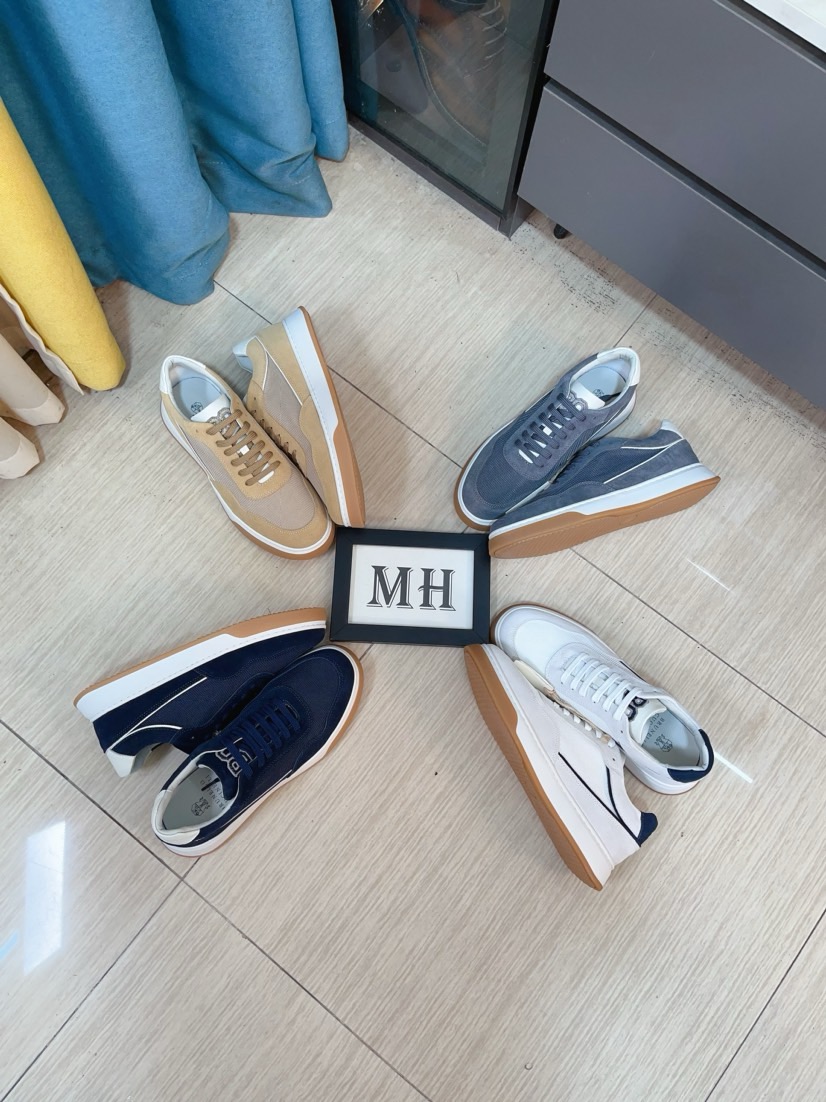 NO:556778,Brunello Cucinelli ss spring and summer new models are shipped, referred to as BC. This brand is the world's top luxury brand from Italy. It is known as the 'King of Cashmere' and 'the world's true luxury' for low-key luxury. The upper is top-quality cashmere + high mercerized elk leather.  The inner lining is made of white benzene-dyed special calfskin + 0.5mm circular punching design. The foot pads are made of high-elastic foam and are aligned with the cowhide lining. They are comfortable, breathable and non-stuffy, and do not fade or slip. The environmentally friendly and harmless T+ outsole is formed in one piece. It is clean and does not need to be glued. The texture is overwhelming and you can see the luxury. Packaging: Size 39-44, (38, 45 custom-made), brunello cucinelli, cowhide19860909Brunello Cucinelli ss春夏新款出货 简称BC 此品牌是来自意大利的世界顶级奢侈品牌,被誉为低调奢华的 “山羊绒之王” 和 “界真正的奢侈品”.鞋面顶级羊绒+高丝光麋皮 内里是本白色苯染专用小牛皮+0.5mm圆形冲孔设计,脚垫高弹发泡与牛里对贴,上脚舒服透气不闷脚,不掉色,不打滑,环保无害T+大底一体成型,干净不开胶.质感爆棚 看得见的奢华 包装 尺码39-44,(38,45定做),,brunello cucinelli,cowhide,Men's shoes