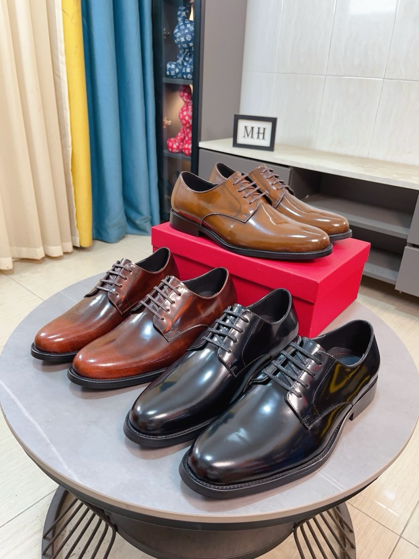 NO:557073,[Ferragamo] The original shoe upper is reproduced, and it is the original product. Super domineering. The upper is made of high-quality cowhide leather. Formal business leather shoes. Made of genuine leather inside and outside, cowhide lining (refuses to discolor and grind the feet), simple and elegant, super versatile. The upper pieces are carefully designed by hand. The original shoe is reproduced and is so cool. Lazy slip-on shoes. High-quality sneakers, men's shoe size 38-44, ferragamo, cowhide19860909【菲拉格慕】原单鞋面复刻 更是原单货 超级霸气 鞋面采用优质牛皮皮料正装商务皮鞋 内外全真皮制作,牛里（拒绝脱色磨脚）,简单大方超级百搭 鞋面精片经过人工精心设计 原单复刻而上酷毙了 懒人套脚便鞋 高品质板鞋,男鞋码数38-44,,ferragamo,cowhide,Men's shoes