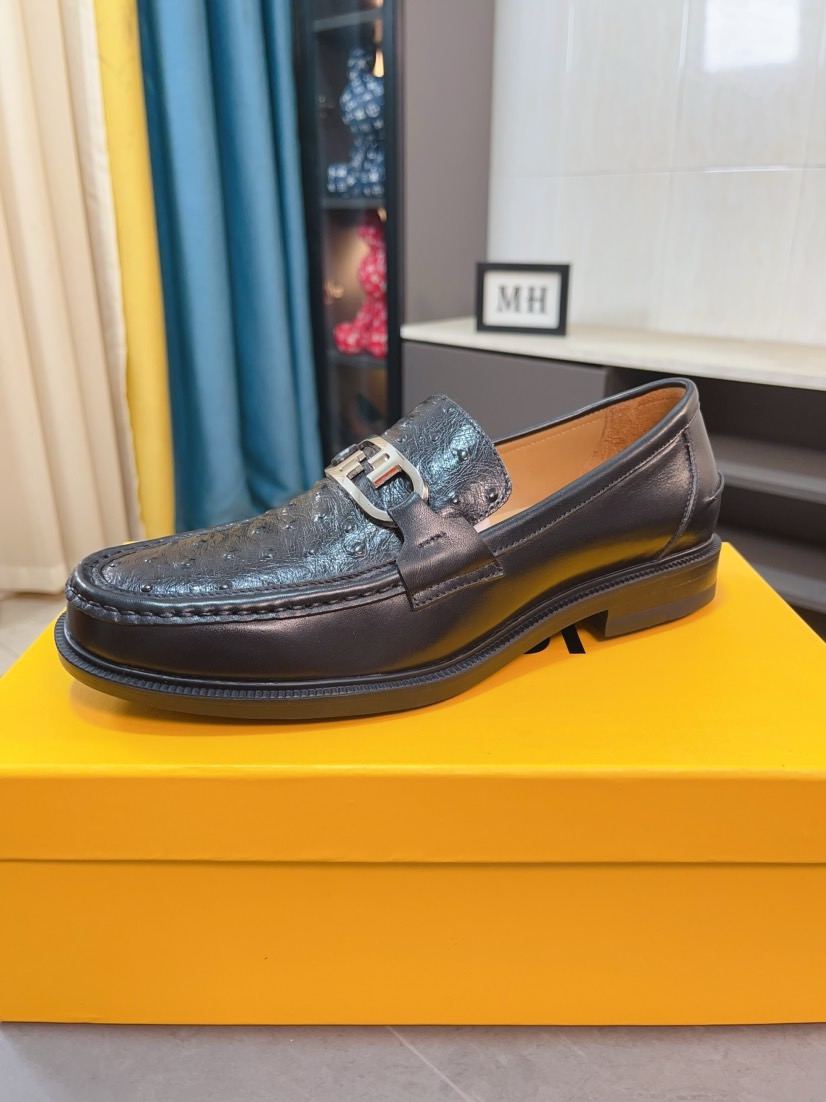 NO:885544,(High-end, all cowhide) Fendi high-end formal casual leather shoes. Original imported cowhide leather lining from Italy. The avant-garde atmosphere can no longer fully interpret its elegance. AAA grade rubber outsole, super comfortable. The original last from the counter guarantees its original version and quality. The simple upper guarantees its comfort and breathability. A pair of truly good shoes has its own unique soul. Famous quality. Regular size 38-44 (customized at 45), fendi,cowhide19860909(高端 全牛里）芬迪高端正装休闲皮鞋 意大利原版进口牛皮面牛皮内里 大气前卫已经不能完全诠释了它的优雅 AAA级橡胶大底 超舒适 专柜原版套楦 保证了其原有版型及品质 鞋面简约 保证了其舒适及透气性 一双真正的好鞋才有它特有的灵魂 名门品质 正码 38-44（45定做）,,fendi,cowhide,Men's shoes