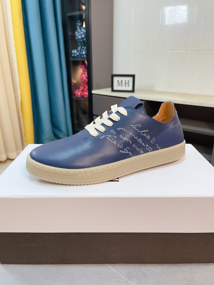 NO:557272,BERLUT* Bruti new arrival Shadow cowhide and leather sneakers. This pair of socks is made of lightweight and rich cowhide fabric. The tongue is decorated with logo, the brand logo letter webbing on the heel and the electro-embroidered logo on the shoe mouth restore the exquisite details of the original. The original private mold rubber outsole has excellent resilience and perfect extension of comfort. Sizes 38～46, sneakers, cowhide, socks19860909BERLUT* 布鲁提 新款出货 Shadow牛皮与皮革运动鞋这双袜子鞋用轻盈且极富牛皮面料,鞋舌处饰logo徽标 鞋后跟品牌logo字母织带 以及鞋口处的电绣logo还原了原版的精致细节 原版私模橡胶大底 回弹性极好 舒适度完美延伸 尺码38～46,,sneakers,cowhide,socks,Men's shoes