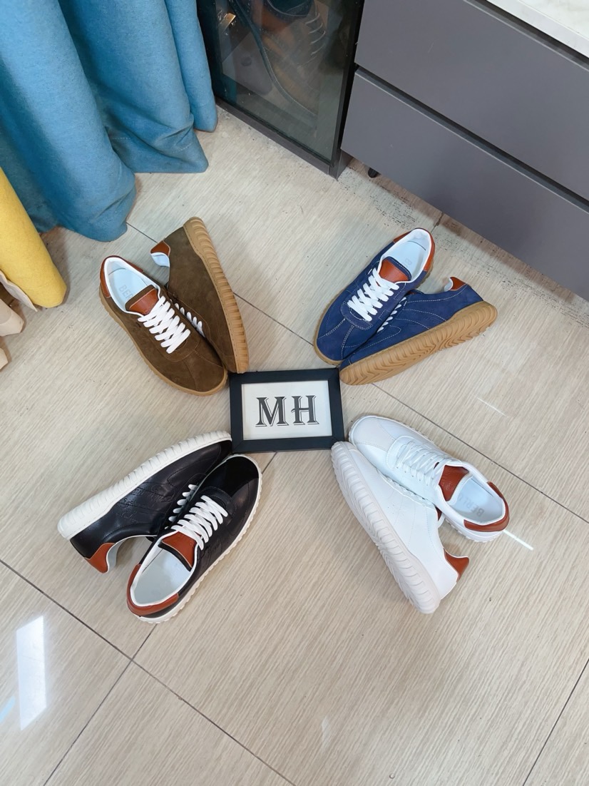 NO:557258,BERLUT* Bruti new arrival Shadow cowhide and leather sneakers. This pair of socks is made of lightweight and rich cowhide fabric. The tongue is decorated with logo, the brand logo letter webbing on the heel and the electro-embroidered logo on the shoe mouth restore the exquisite details of the original. The original private mold rubber outsole has excellent resilience and perfect extension of comfort. Sizes 38～46, sneakers, cowhide, socks19860909BERLUT* 布鲁提 新款出货 Shadow牛皮与皮革运动鞋这双袜子鞋用轻盈且极富牛皮面料,鞋舌处饰logo徽标 鞋后跟品牌logo字母织带 以及鞋口处的电绣logo还原了原版的精致细节 原版私模橡胶大底 回弹性极好 舒适度完美延伸 尺码38～46,,sneakers,cowhide,socks,Men's shoes