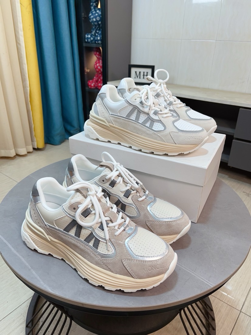 NO:557284,[MONCLER] Same style as the official website. High-quality men's shoes. Customized calfskin material. Genuine leather breathable lining. Genuine leather insole. Original open mold non-slip outsole style. Men's casual sports shoes. Lace-up men's shoe series. European and American trend style. Randomly matched. Comfortable foot feel. Standard men's size 38-46, Moncler, sneakers, cowhide.19860909【MONCLER】蒙口、官网同款 高品质男鞋 材料定制小牛皮 真皮透气内里真皮鞋垫 原版开模防滑大底款式类型男士休闲运动鞋 系带款男鞋系列 欧美潮流风格 随意搭配 脚感舒适、标准码男码38-46,,Moncler,sneakers,cowhide,Men's shoes