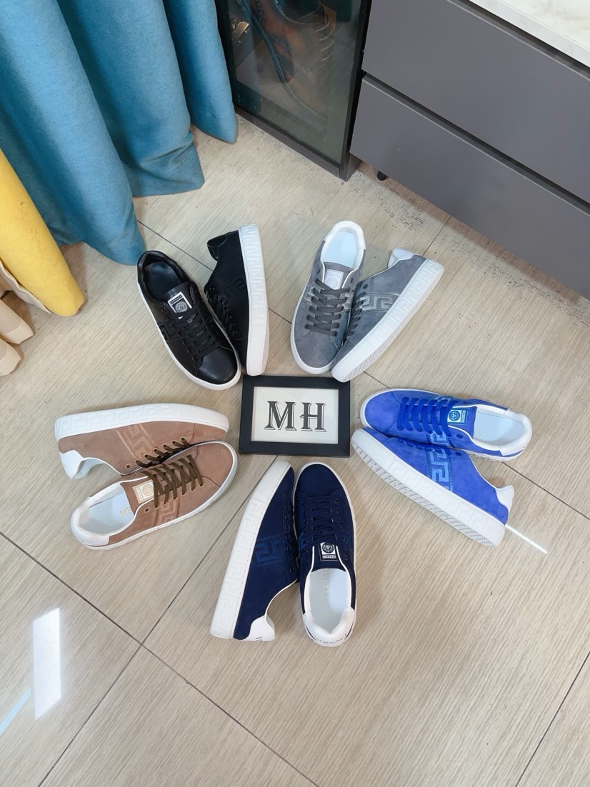 NO:574927,【versace】Versace’s latest model is carefully crafted and set off the audience!  An international brand that continues to innovate. This men's casual shoe for all seasons has a cowhide upper, sheepskin lining and a rubber non-slip outsole. It is breathable and comfortable, and its quality speaks for itself. Size 38-44, versace, versace, cowhide, sheepskin19860909【versace】范思哲最新款精心打造,引爆全场！不断创新的国际品牌 此款男士四季款休闲鞋,牛皮鞋面羊皮内里橡胶防滑大底,透气舒适以质量说话 码数38-44,,versace,versace,cowhide,sheepskin,Men's shoes