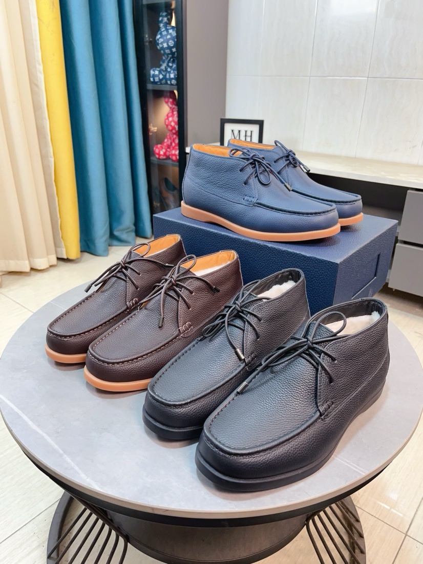 NO:588304,[UGG] The most popular series, a must-have for handsome men. The latest limited edition of the top export foreign trade list in the counter, packaged in the counter. It is designed with high-end textured frosted cowhide and simulated wool is beautiful. The collar surface shows clear texture and is friendly without losing the heritage. The casual rope lace-up style has thick stitching to reinforce the sole, and the natural rubber sole collar makes walking more comfortable and relaxed. Size 38_44,,cowhide19860909【UGG】最受欢迎系列,型男必备 专柜最新限量版顶级出口外贸单,专柜包装.采用高端质感磨砂牛皮设计仿真羊毛美丽,领帮面呈现清晰文理、亲和不失底蕴 休闲卷绳系带款粗车线加固鞋底,天然橡胶鞋底领行走更舒适、放松. 38_44码,,cowhide,Men's shoes