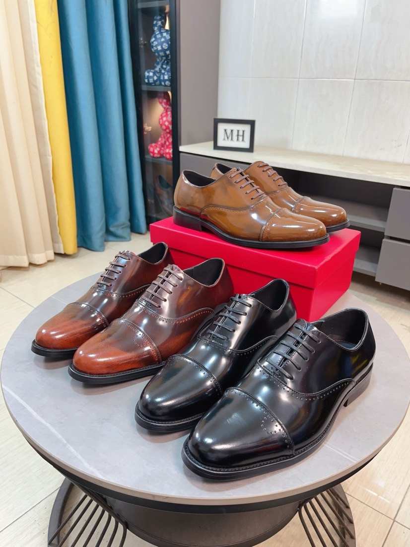 NO:588478,Water dyed cowhide [Salvatore Ferragamo] Ferragamo men's latest casual business leather shoes!  Available at counters simultaneously!  The fabric is made of specially imported original suede calfskin, and the lining is made of imported water-dyed cowhide. It is absolutely luxurious and leads the fashion trend. Customized sizes 38-44 45, louis vuitton, ferragamo, ferragamo, cowhide19860909水染牛里【Salvatore Ferragamo】菲拉格慕 男士最新款休闲商务皮鞋！专柜同步上市！面料采用专用进口原版反绒小牛皮,内里采用进口水染牛皮,绝对的奢华打造,引领时尚潮流.配码38-44 45定做,,louis vuitton,ferragamo,ferragamo,cowhide,Men's shoes