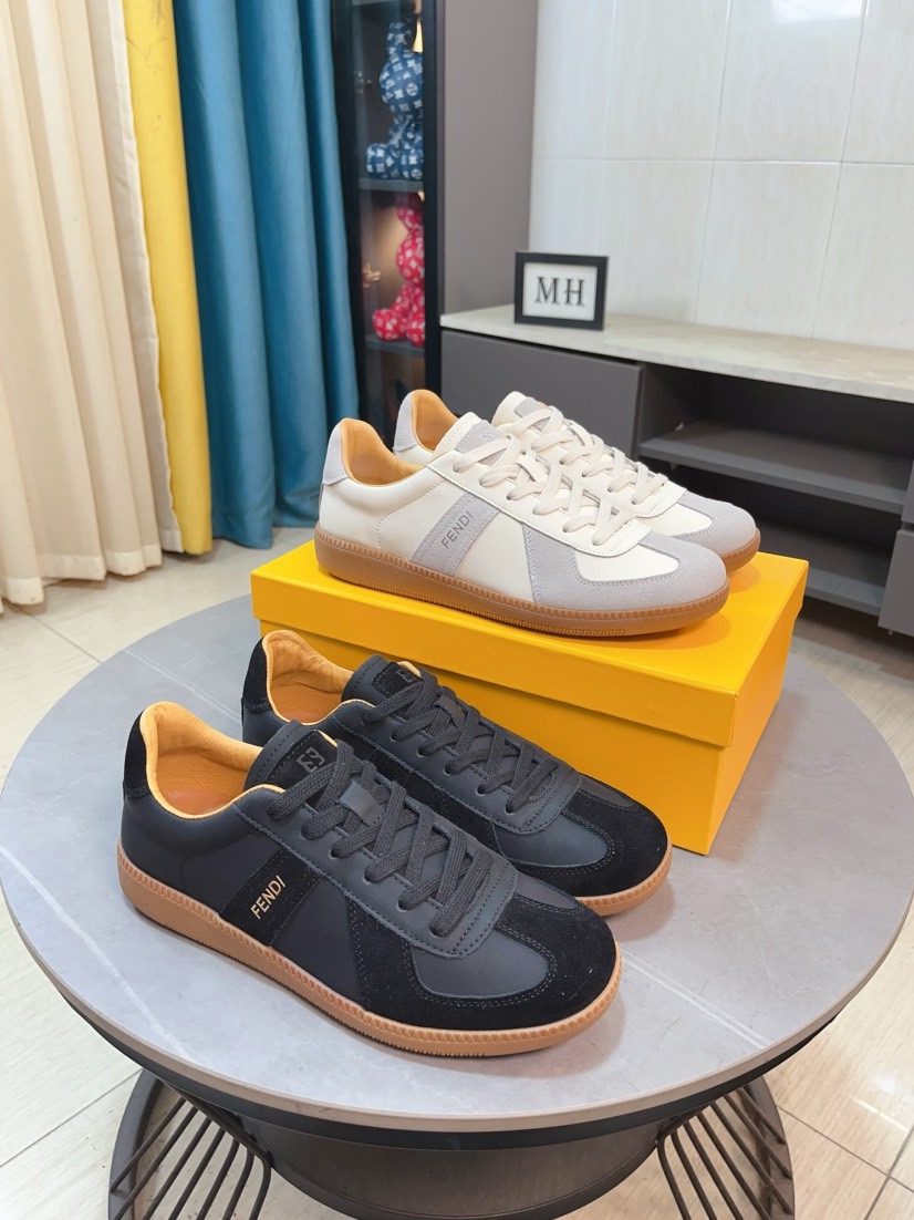 NO:589718,[FENDI] Fendi's classic and comfortable men's, this complex sneaker is made of soft calf leather lining and original ultra-light rubber material with a rough outsole. This unique light style is suitable for the casual and exquisite sensibility of this season. It is comfortable and natural on the feet. It is an everyday style for casual travel in autumn and winter!  38/44,,fendi,fendi,sneakers,cowhide19860909【FENDI】芬迪经典舒适男士,这款复杂的运动鞋是由柔软的小牛皮真皮内里原版超轻橡胶材质粗纹大底 这种独特的轻薄风格适合这个季节的随意而精致的感性,上脚舒适自然 秋冬休闲出行日常款！38/44,,fendi,fendi,sneakers,cowhide,Men's shoes
