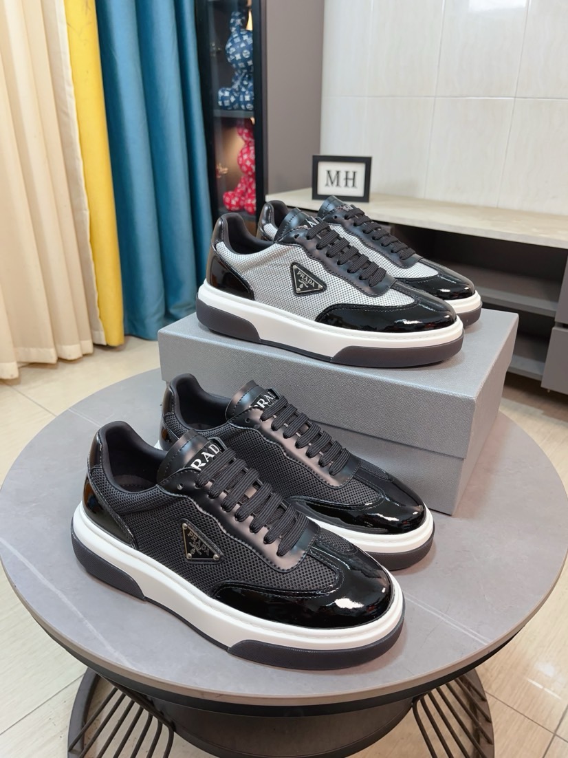 NO:604673,High-quality new Prada (Prada) counters are on the market simultaneously. New men's shoes and fabrics are selected from imported mesh with glue-spraying technology. Imported cowhide lining. High-end open-molded non-slip rubber outsole, exquisite lines, simple and elegant, comfortable and high-end for leisure travel. Size: 38 to 44,, prada, prada, cowhide19860909高品质新款prada(普拉达)专柜同步上市, 新款男鞋、面料精选进口面网配滴胶工艺.进口牛皮内里.高端开模防滑橡胶大底,精美线条、简约大气,上脚舒服上挡次、休闲旅游.码数:38一44,,prada,prada,cowhide,Men's shoes