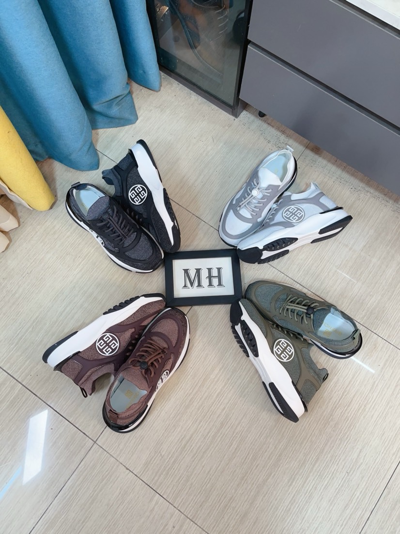 NO:604699,'GIVENCHY' · Givenchy · High-end version. The upper is made of Italian imported brand logo printed fabric for a luxurious look. The sheepskin lining is double-layered for comfortable foot feel. The sole is made of original air-cushion Tup foam outsole. It is light and comfortable. You can go in and out of the store at will. Number of sizes is 38 to 44. Counter packaging,,givenchy,givenchy,sheepskin19860909《GIVENCHY》·纪梵希 ·高端版本 专柜同步发售鞋面意大利进口品牌logo印花布匹尽显奢华,羊皮内里加上双层组合,脚感舒适,鞋底原厂特供气垫tup发泡大底,轻便,舒适,随意进出专柜 码数38到44,专柜包装,,givenchy,givenchy,sheepskin,Men's shoes