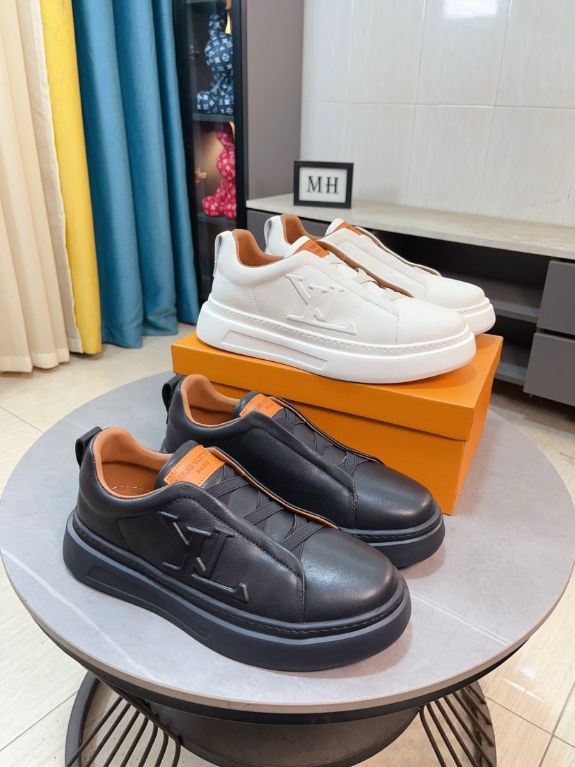 NO:620248,LV styles are novel and fashionable, and the uppers are made of imported cowhide + LV special materials!  Super trendy design!  It’s eye-catching!  The leather is soft, delicate, shiny and translucent, showing the ultimate hand-made craftsmanship, and the leather lining and upper foot are soft, comfortable and breathable!  Size38-44,,louis vuitton,cowhide19860909LV款式新颖时尚,鞋面采用进口牛皮+ LV专用材料！超潮设计！让人眼前一亮！皮质柔软细腻光泽透亮,彰显极致纯手工工艺,皮里上脚柔软舒适透气！Size38-44,,louis vuitton,cowhide,Men's shoes