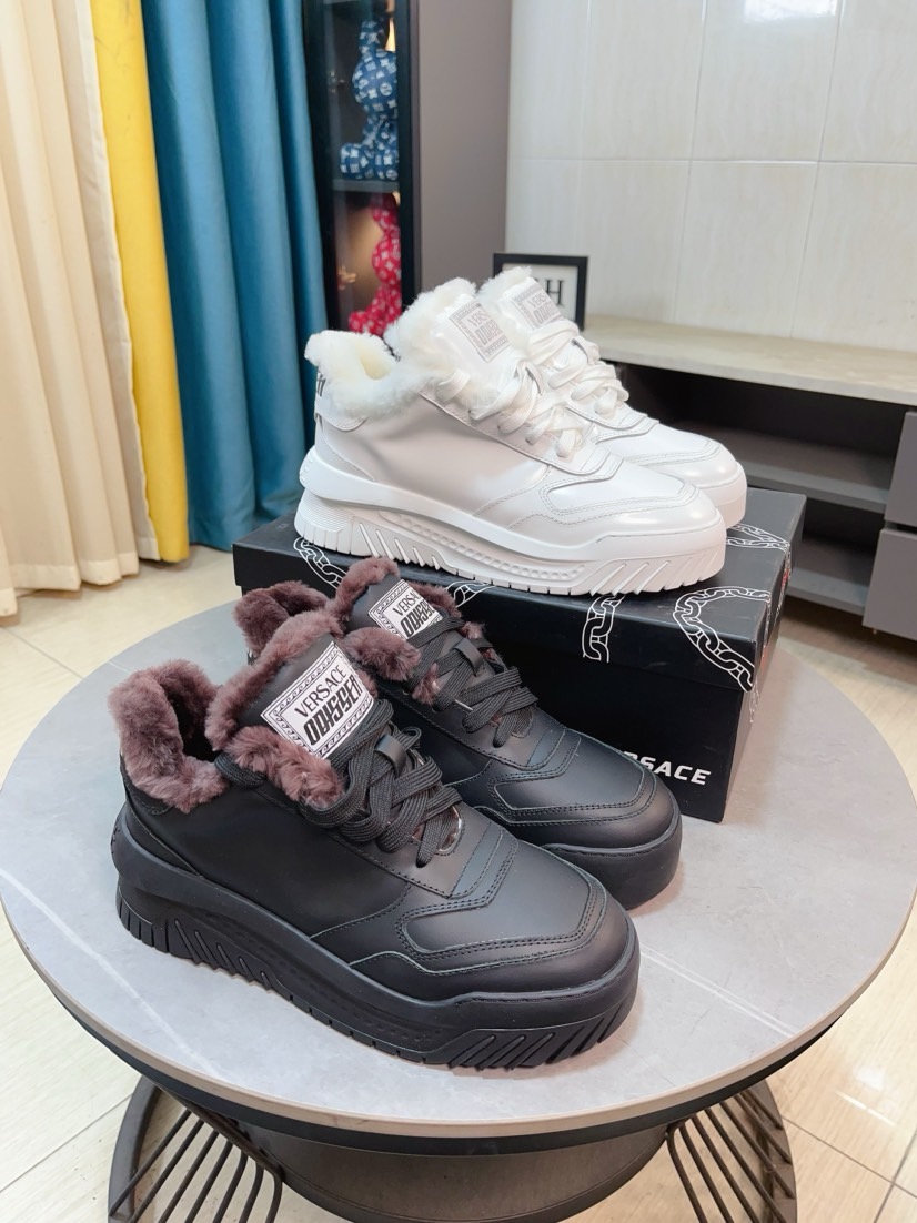 NO:620782,Versace (Versace) genuine purchasing agent level, imported original materials, imported original breathable mesh fabrics, real wool lining, printed pattern feet, sports and leisure style, original counter quality, original twist-type rubber combination foam rubber outsole (soft and comfortable) 36-44, 45, 46 customized,,versace,versace19860909Versace (范思哲）正品代购级别,进口原版料,进口原版透气网布面料,真羊毛内里,印花图案垫脚,运动休闲风格,原版专柜品质,原版麻花型橡胶组合发泡橡胶大底底（柔软舒适）36-44,45,46定做,,versace,versace,Men's shoes