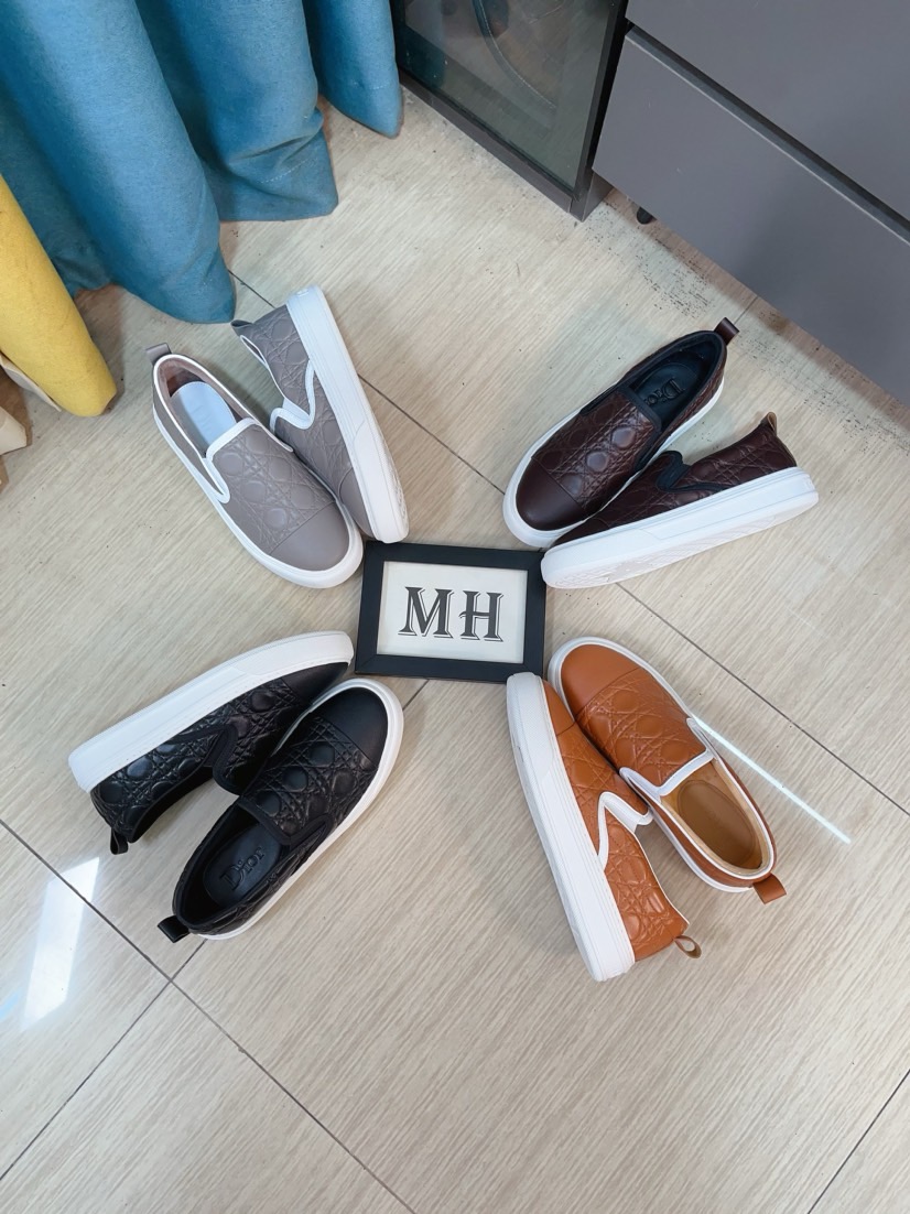 NO:621191,[Dior] (velvet lining and leather lining are preferred when ordering, please note when placing an order) new products are on the market, full-layer calfskin with embroidered classic diamond pattern, D family craftsmanship, high-end and classy, ​​comfortable on the feet, versatile to wear, full of three-dimensionality, black, coffee, gray and khaki 4 colors available, sizes 39-44 (45 can be customized, cannot be returned or exchanged), dior, dior, cowhide19860909【Dior】（绒里、皮里首选下单备注好）家新品上市,全头层小牛皮配刺绣经典菱格花纹D家工艺,,高端大气上档次,上脚舒适,穿着百搭,立体感十足,黑 咖 灰 土黄4色可选 ,尺码39-44（45可订做 退换不了）,,dior,dior,cowhide,Men's shoes