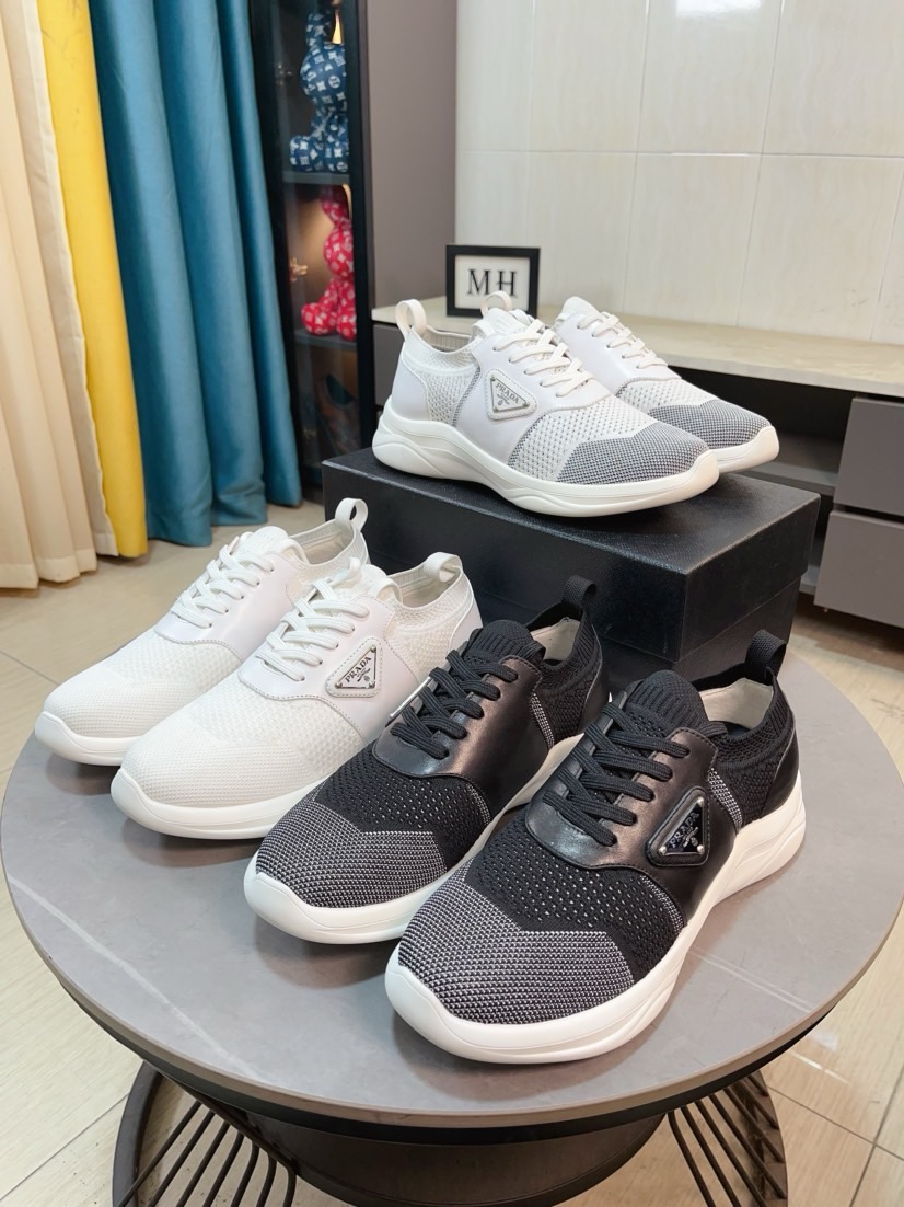 NO:639467,Prad*Prada's 2025 spring and summer popular men's shoes are shipped in three colors. The uppers are imported from Italy and are decorated with top-grade fly woven fabrics + high-elastic elastic bands. The push-type buckles can adjust the length at will. The outer waist is three-dimensional and the P family logo is high-end but not luxurious. The front and rear webbing echoes; the inner lining is specially breathable + genuine leather insoles. Size: 38-44 [45 customization], prada, prada19860909Prad*普拉达2025ss春夏爆款男鞋三色出货 鞋面进口意大利顶级飞织+高弹松紧带点缀,按压式卡扣随意调节长度 外腰立体P家logo高端不奢华 前后织带呼应；内里专用透气+真皮鞋垫 码数:38-44【45定制】,,prada,prada,Men's shoes