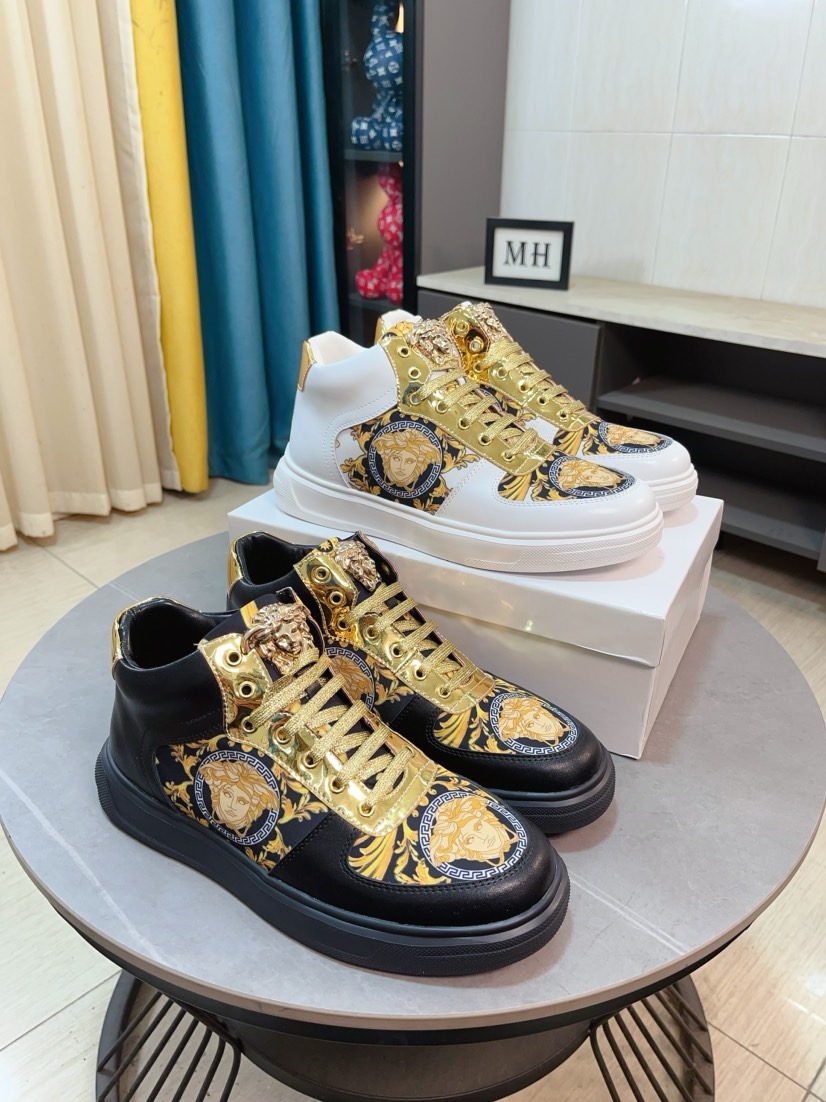 NO:639579,[VERSACE] Can be made into leather and wool. Versace's latest high-top casual men's boots are on the market first. The materials are complete and workmanship is complete. First-layer cowhide upper and genuine leather lining. Real photos. Imported special materials highlight the unique charm of the brand. Original outsole 1:1 high-end customization 18-44,,versace,versace,boots,cowhide19860909【VERSACE】可做皮里毛里,范思哲高帮官网最新款休闲男靴抢先上市,材料做工完整,头层牛皮鞋面真皮内里,实物拍摄,进口专用材料凸显品牌独特魅力 ,原版大底1:1高端定制  18—44,,versace,versace,boots,cowhide,Men's shoes