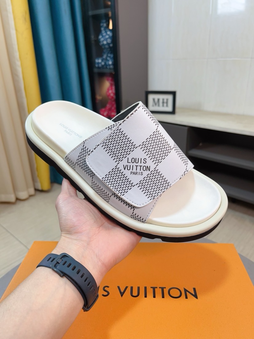 Сандалии мужские белые с узором Louis Vuitton