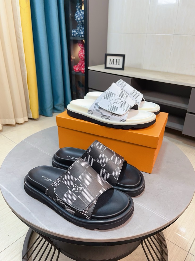 NO:833333,[LOUlS VUlTTON] Couple style 'Louis Vuitton ~ Unique modern style sandals.' Men's casual slippers are available for purchase at LV counters. They are sold at the same time. The original polished cowhide leather upper is soft and comfortable (refuse to discolor and rub the feet). The soles are specially made by the original manufacturer. The code number is 35-44, 45 46 customized, louis vuitton, louis vuitton, sandals, slippers, cowhide19860909【LOUlS VUlTTON】情侣款《路易威登～独特现代风凉鞋.》LV专柜代购男士休闲拖鞋,专柜同步发售,原单擦色牛皮鞋面柔软舒适,（拒绝脱色磨脚）鞋底原厂特供组合原版底,码数35-44,45 46定做,,louis vuitton,louis vuitton,sandals,slippers,cowhide,Men's shoes