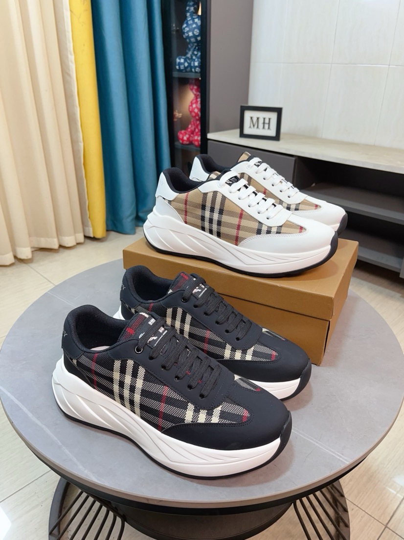 NO:704772,[Burberry] The new lace-up casual men's shoes are on the market first. The materials and workmanship are superior to all versions on the market. The highest quality shipped first-layer cowhide with imported original material genuine leather lining, privately molded soft outsole, high foot comfort, and imported special materials highlight the unique charm of the brand. High-end customization 38-44, burberry, cowhide19860909【巴宝莉】新款系带休闲男鞋抢先上市,材料做工完胜市场所有版本 最高品质出货头层牛皮配进口原版材料真皮内里,私模软质大底,上脚舒适度高、进口专用材料凸显品牌独特魅力 ,高端定制38一44,,burberry,cowhide,Men's shoes