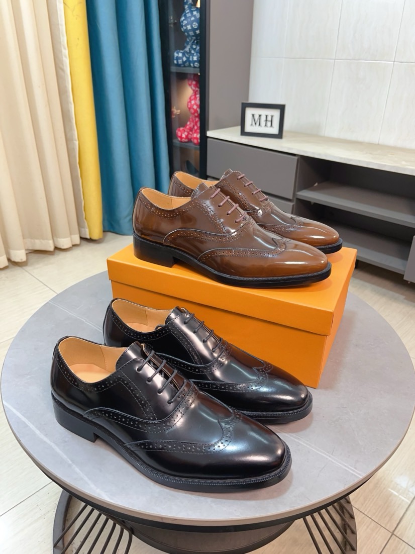 NO:664137,Cowhide [LV] Louis Vuitton's new open-edge pigskin shoes are the most popular classic. The official website is synchronized. The upper is made of Italian imported open-edge beads and comfortable cowhide lining. It has a fashionable atmosphere and a unique brand and unique craftsmanship. It highlights the hot style of the new year. Don't hesitate, don't hesitate, you should hurry up and get it. Size 38--44,, louis vuitton, louis vuitton, cowhide19860909牛里【LV】路易威登新款开边猪皮鞋最火爆的经典之做.官网同步,鞋面采用意大利进口鞋面开边珠舒适的牛皮内里,时尚气息,独特品牌独特工艺.彰显了新一年度的爆款风格.别再犹豫,别再徘徊,您也赶紧入手吧.码数38--44,,louis vuitton,louis vuitton,cowhide,Men's shoes