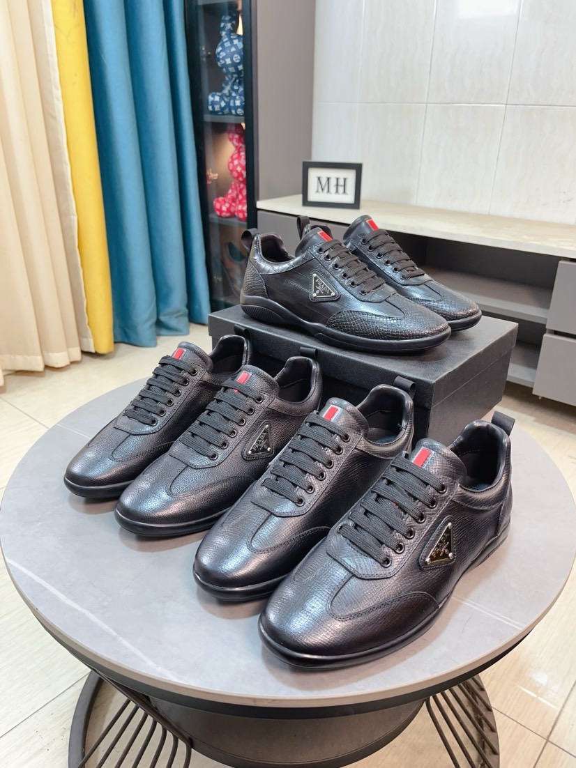 NO:664625,Prada's luxurious and fashionable high-end products. The perfect last shape and top-notch handcrafting make this shoe immediately create a strong aristocratic atmosphere. Imported first-layer cowhide with brogue carving craftsmanship, leather lining, French imported leather shoes special rubber combination outsole color, mysterious black, code number 38~44, prada, prada, cowhide19860909普拉达〈prada〉奢华时尚的高端产品完美的楦型加上顶级的手工制作,使得本款鞋子立马形成了一股浓郁的贵族气息.进口头层牛皮搭配布洛克雕花工艺真皮内里法国进口皮鞋专用橡胶组合大底颜色神秘黑码数38～44,,prada,prada,cowhide,Men's shoes