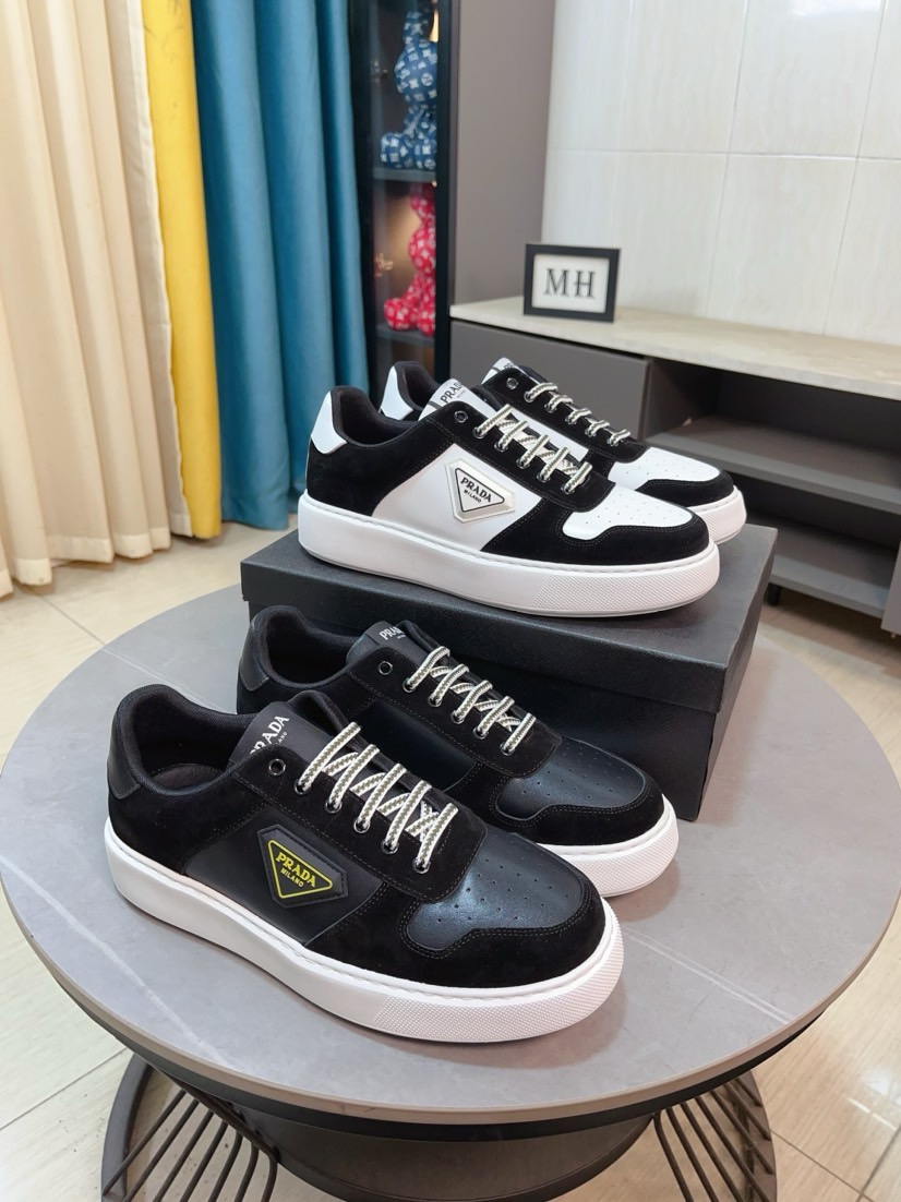 NO:783014,Prada's luxurious and fashionable high-end products. The perfect last shape and top-notch handcrafting make this shoe immediately create a strong aristocratic atmosphere. Imported first-layer cowhide with brogue carving craftsmanship, leather lining, French imported leather shoes special rubber combination outsole color, mysterious black, code number 38~44, prada, prada, cowhide19860909普拉达〈prada〉奢华时尚的高端产品完美的楦型加上顶级的手工制作,使得本款鞋子立马形成了一股浓郁的贵族气息.进口头层牛皮搭配布洛克雕花工艺真皮内里法国进口皮鞋专用橡胶组合大底颜色神秘黑码数38～44,,prada,prada,cowhide,Men's shoes