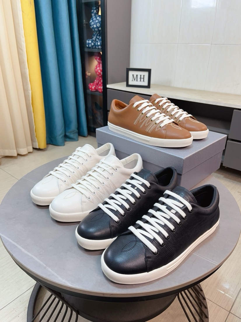 NO:780192,High-quality new Prada (Prada) counters are on the market simultaneously. New men's shoes and fabrics are selected from imported mesh with glue-spraying technology. Imported cowhide lining. High-end open-molded non-slip rubber outsole, exquisite lines, simple and elegant, comfortable and high-end for leisure travel. Size: 38 to 44,, prada, prada, cowhide19860909高品质新款prada(普拉达)专柜同步上市, 新款男鞋、面料精选进口面网配滴胶工艺.进口牛皮内里.高端开模防滑橡胶大底,精美线条、简约大气,上脚舒服上挡次、休闲旅游.码数:38一44,,prada,prada,cowhide,Men's shoes