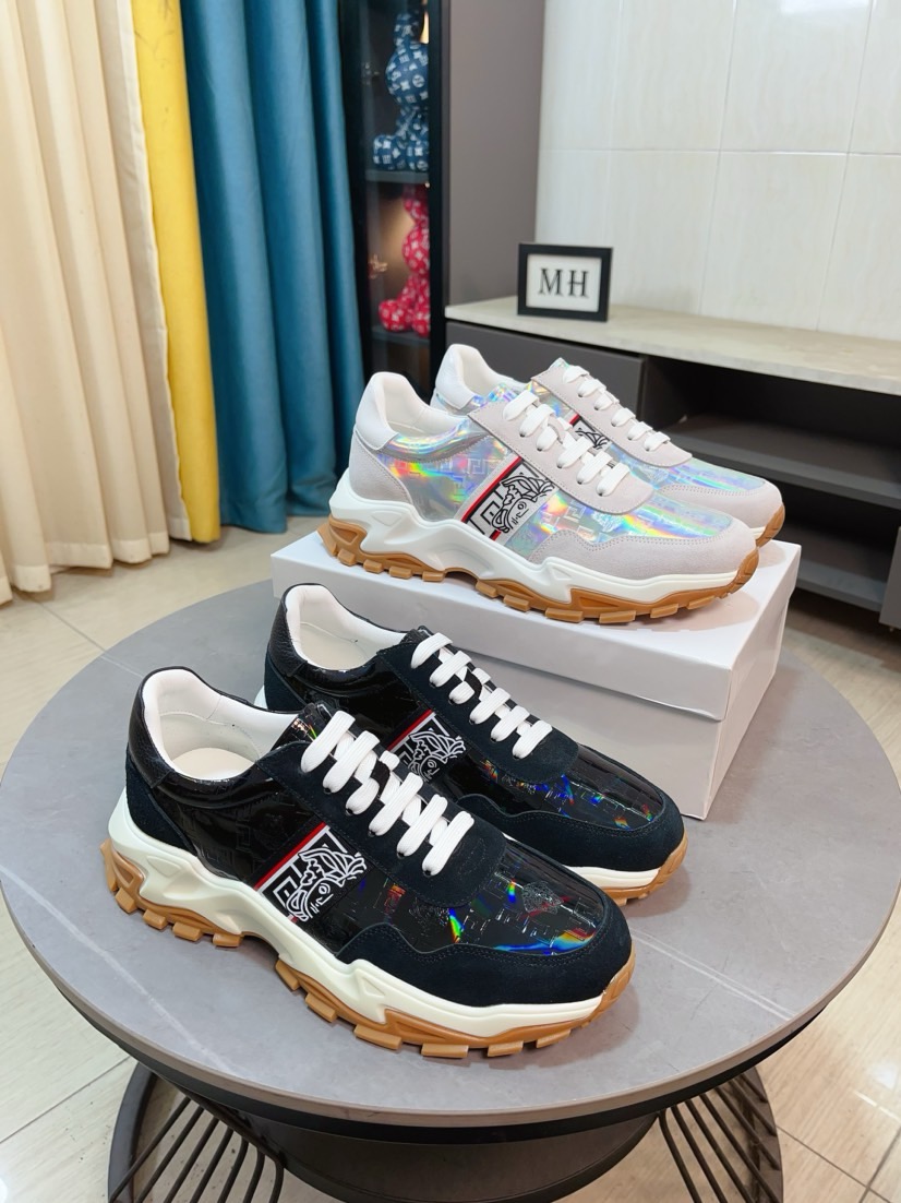 NO:680791,【versace】Versace’s latest model is carefully crafted and set off the audience!  An international brand that continues to innovate. This men's casual shoe for all seasons has a cowhide upper, sheepskin lining and a rubber non-slip outsole. It is breathable and comfortable, and its quality speaks for itself. Size 38-44, versace, versace, cowhide, sheepskin19860909【versace】范思哲最新款精心打造,引爆全场！不断创新的国际品牌 此款男士四季款休闲鞋,牛皮鞋面羊皮内里橡胶防滑大底,透气舒适以质量说话 码数38-44,,versace,versace,cowhide,sheepskin,Men's shoes