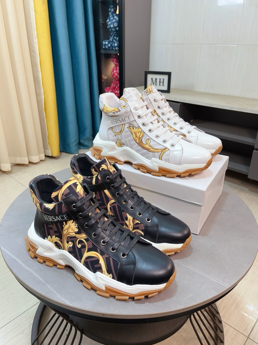 NO:680798,【versace】The latest model of Versace high-tops is carefully crafted and set off the audience!  An international brand that continues to innovate. This men's casual shoe for all seasons has a cowhide upper, sheepskin lining and a rubber non-slip outsole. It is breathable and comfortable, and its quality speaks for itself. Size 38-44, versace, versace, cowhide, sheepskin19860909【versace】范思哲高帮最新款精心打造,引爆全场！不断创新的国际品牌 此款男士四季款休闲鞋,牛皮鞋面羊皮内里橡胶防滑大底,透气舒适以质量说话 码数38-44,,versace,versace,cowhide,sheepskin,Men's shoes