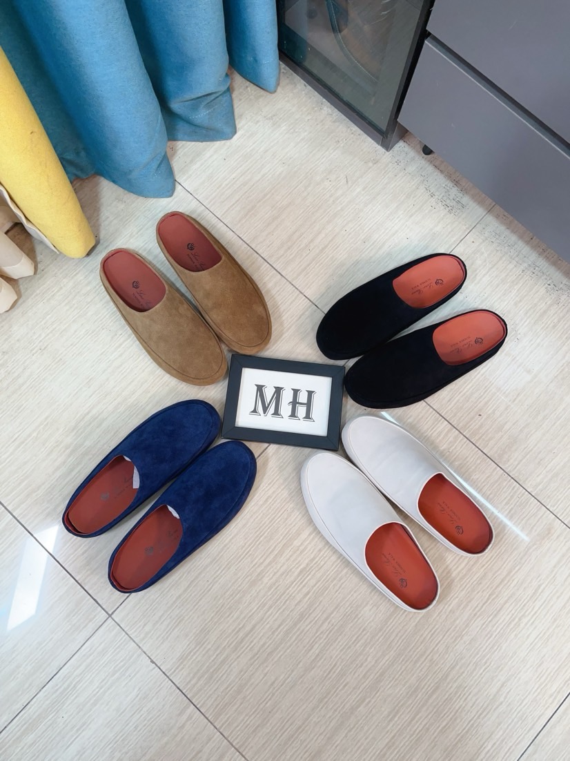 NO:690156,Loro Piana nuoyoupiana LP new men's half-drag!  This shoe is made of soft cow leather, with a fake punching design on the upper, rich in texture, and refined through Loro Piana's signature exquisite handcrafting skills. It uses painstakingly studied design lines to interpret the casual aesthetics. From the moment you put your feet on, every step is comfortable and comfortable!  Size 39-44 (customized at 38.45.46.47),,loro piana,loro piana,cowhide19860909Loro Piana 诺悠翩雅LP新款男士半拖！这款这款鞋履采用柔软的牛皮革制成,鞋面假性冲孔设计,质感丰富,通过Loro Piana标志性精湛手工技艺精制而成.以潜心钻研的设计线条诠释休闲美学从穿上双脚的时刻起,每一步皆舒适自在！ 尺码39-44（38.45.46.47订做）,,loro piana,loro piana,cowhide,Men's shoes