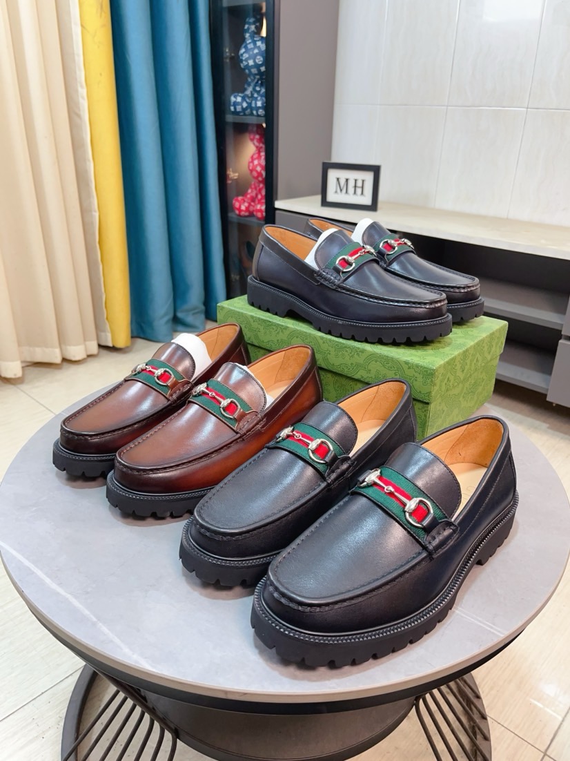 NO:690373,[Gucci GUCCI] (High-end Niuli) New Gucci* - top version of Gucci classic casual leather shoes!  It is made of imported original cowhide and has a comfortable first layer of cowhide lining!  Original wear-resistant rubber outsole!  High quality products!  Code number 38-44!  ,,gucci,cowhide19860909【古奇 GUCCI】 (高端牛里) 新款Gucci*——顶级版本 古奇经典休闲皮鞋！选用进口原版牛皮面,内里头层舒适牛皮内里！原版耐磨橡胶大底！高品质精品！码数38-44！,,gucci,cowhide,Men's shoes