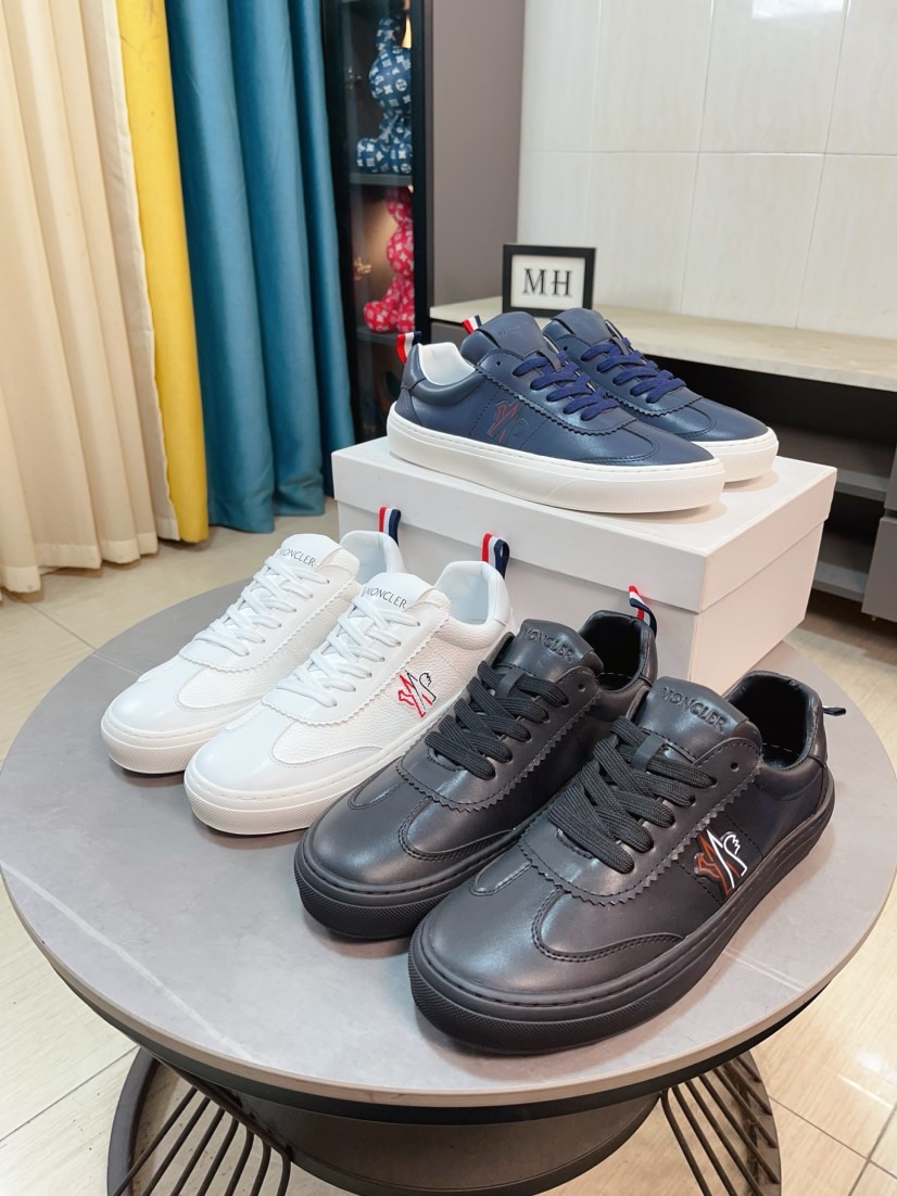 NO:704593,[MONCLER] Same style as the official website. High-quality men's shoes. Customized calfskin material. Genuine leather breathable lining. Genuine leather insole. Original open mold non-slip outsole style. Men's casual sports shoes. Lace-up men's shoes series. European and American trend style. Randomly matched. Comfortable foot feel. Standard men's size 36-46, Moncler, sneakers, cowhide.19860909【MONCLER】蒙口、官网同款 高品质男鞋 材料定制小牛皮 真皮透气内里真皮鞋垫 原版开模防滑大底款式类型男士休闲运动鞋 系带款男鞋系列 欧美潮流风格 随意搭配 脚感舒适、标准码男码36-46,,Moncler,sneakers,cowhide,Men's shoes