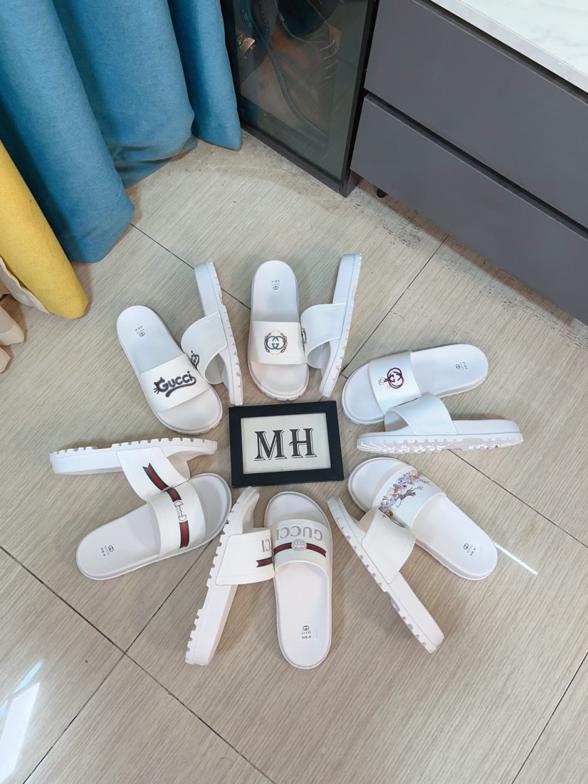 NO:851449,[gucci] High-end men's summer slippers, upper material is first-layer cowhide with brand logo embossed on it, private molded outsole, perfect details, showing the style of a big brand, casual, loose and comfortable, high-quality boutique, a must-have in summer!  nsize male 38-44,45,46 can be customized,,gucci,slippers,cowhide19860909【gucci】家高端男士夏季拖鞋,鞋面材质头层牛皮压印品牌logo,私模大底,细节完美,尽显大牌风范,休闲宽松舒适型,高品质精品,夏季必入哦！nsize男38-44,45,46可以定做,,gucci,slippers,cowhide,Men's shoes