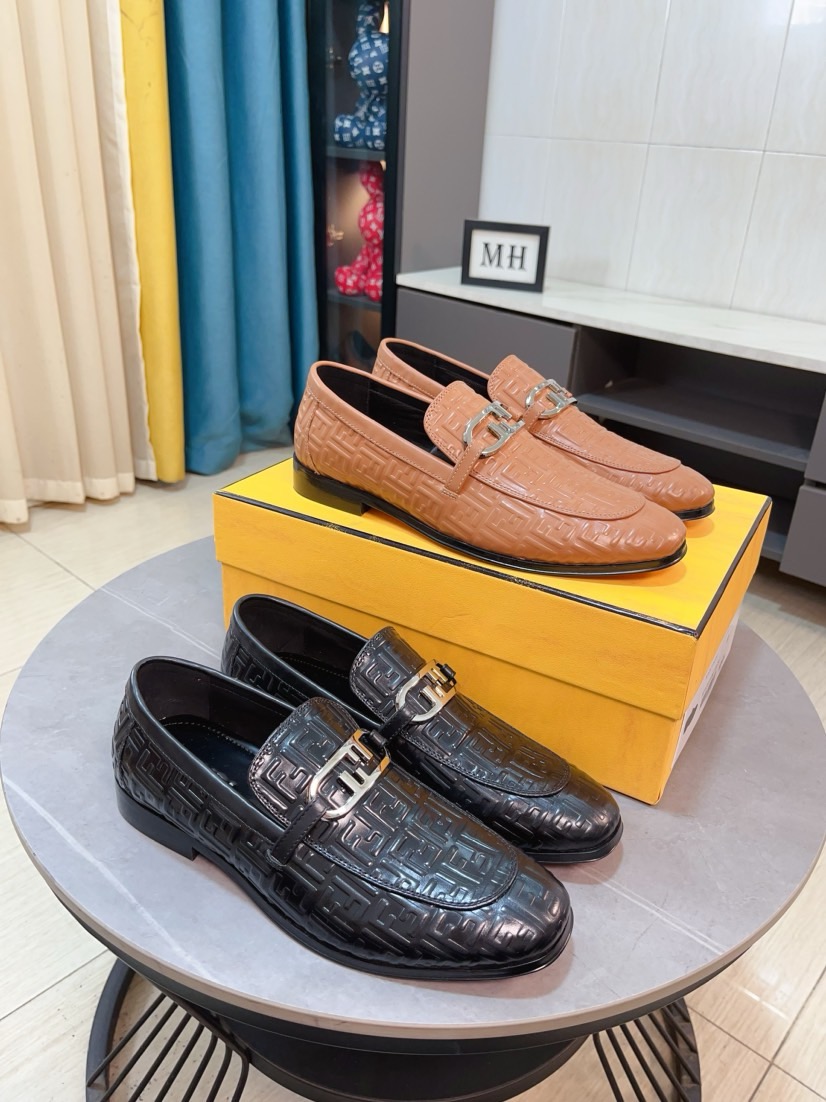 NO:829476,(High-end, all cowhide) Fendi high-end formal casual leather shoes. Original imported cowhide leather lining from Italy. The avant-garde atmosphere can no longer fully interpret its elegance. AAA grade rubber outsole, super comfortable. The original last from the counter guarantees its original version and quality. The simple upper guarantees its comfort and breathability. A pair of truly good shoes has its own unique soul. Famous quality. Regular size 38-44 (customized at 45), fendi,cowhide19860909(高端 全牛里）芬迪高端正装休闲皮鞋 意大利原版进口牛皮面牛皮内里 大气前卫已经不能完全诠释了它的优雅 AAA级橡胶大底 超舒适 专柜原版套楦 保证了其原有版型及品质 鞋面简约 保证了其舒适及透气性 一双真正的好鞋才有它特有的灵魂 名门品质 正码 38-44（45定做）,,fendi,cowhide,Men's shoes